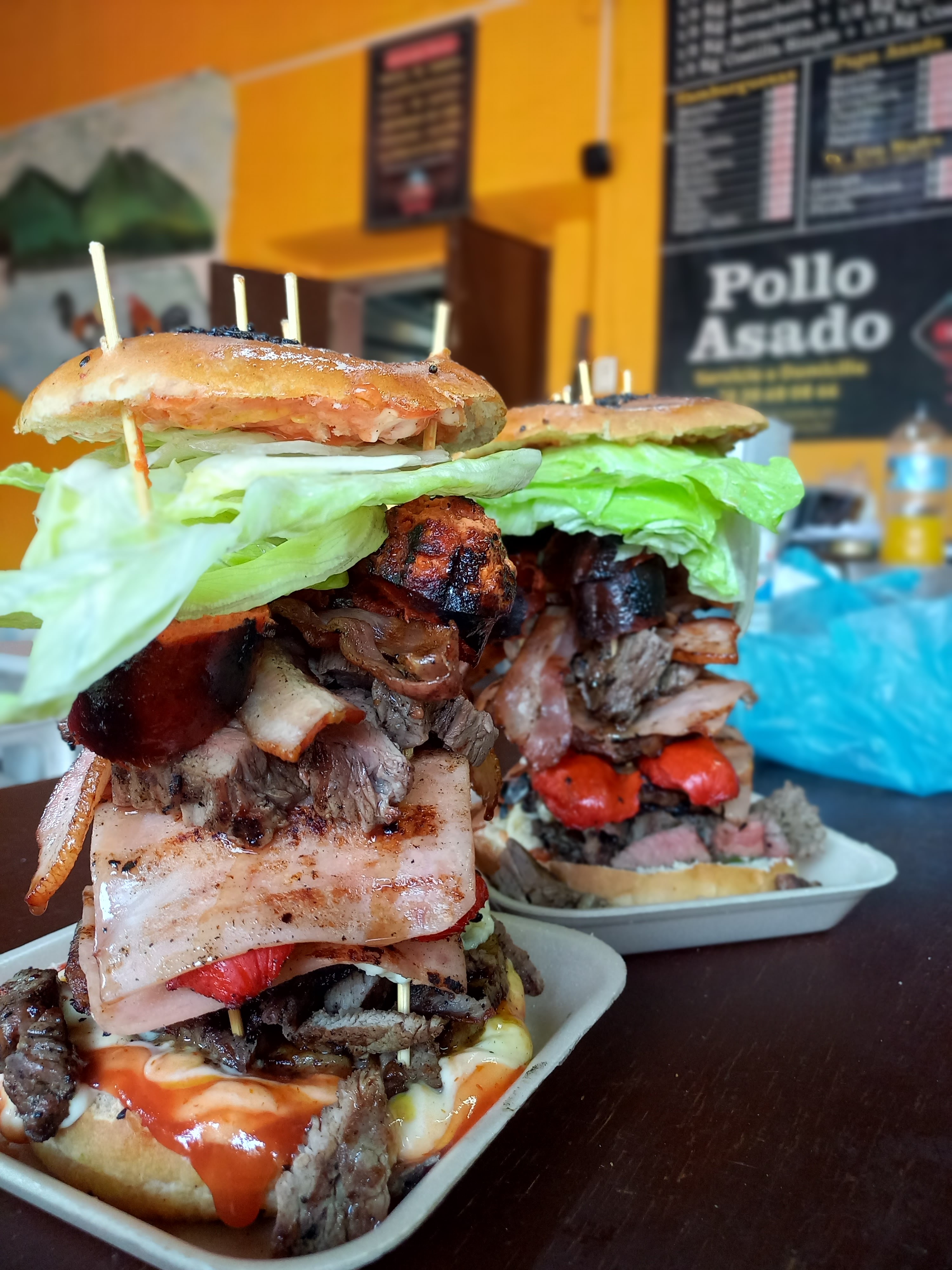 Los Dos Gallos image 10