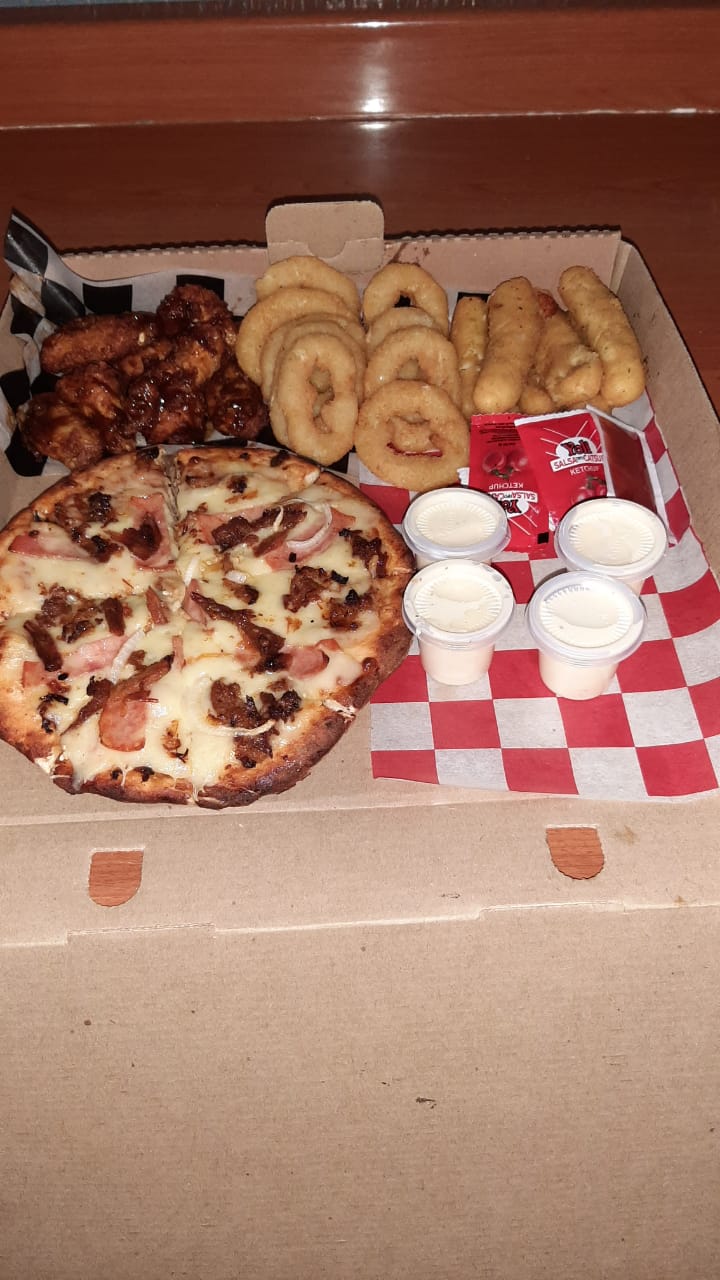 Uribe`s pizza image 7