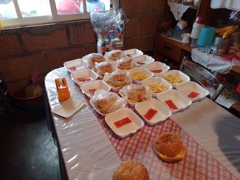 Hamburguesas El Cuate image 4