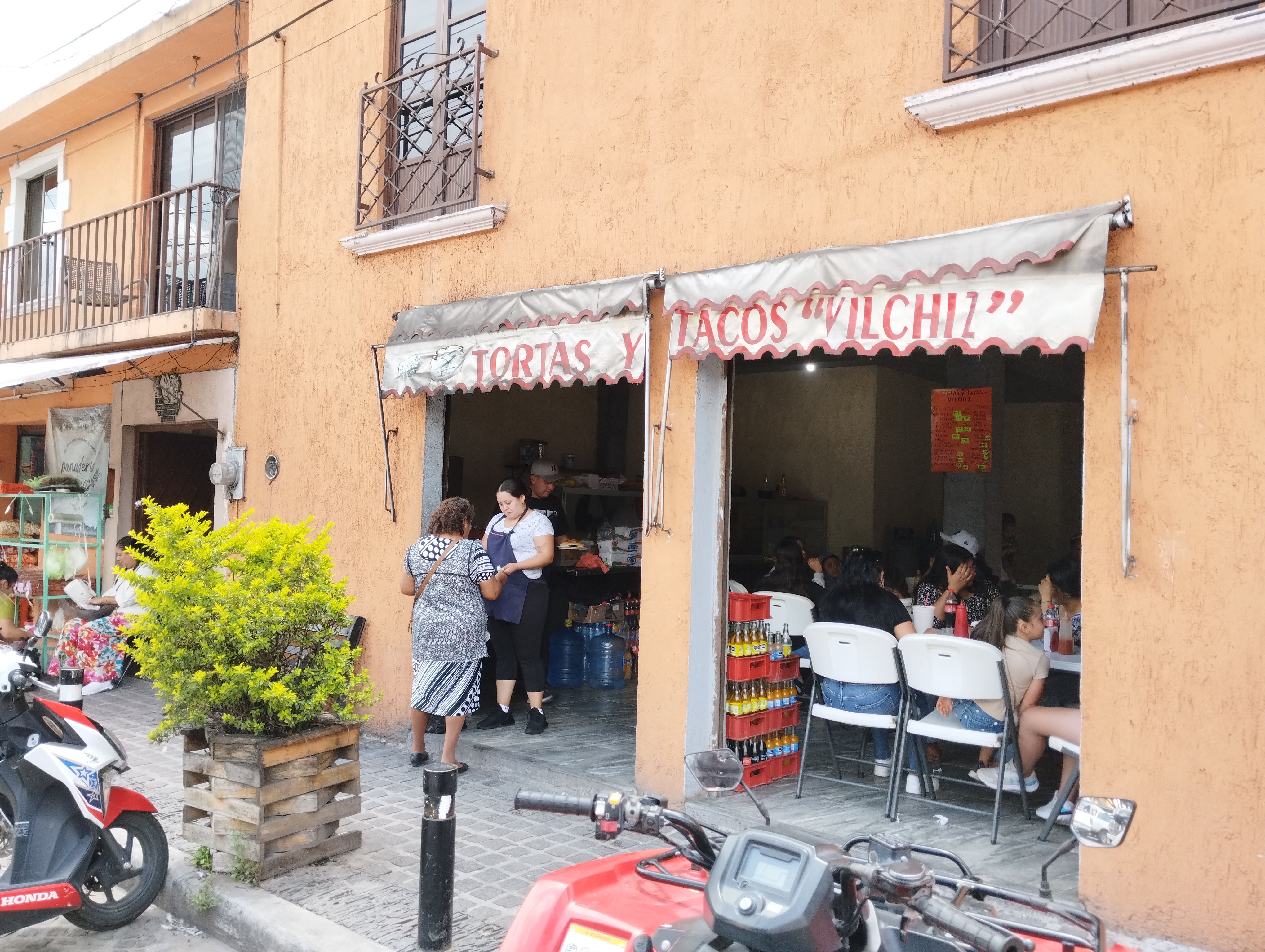 Tortas y tacos Vilchis image 4