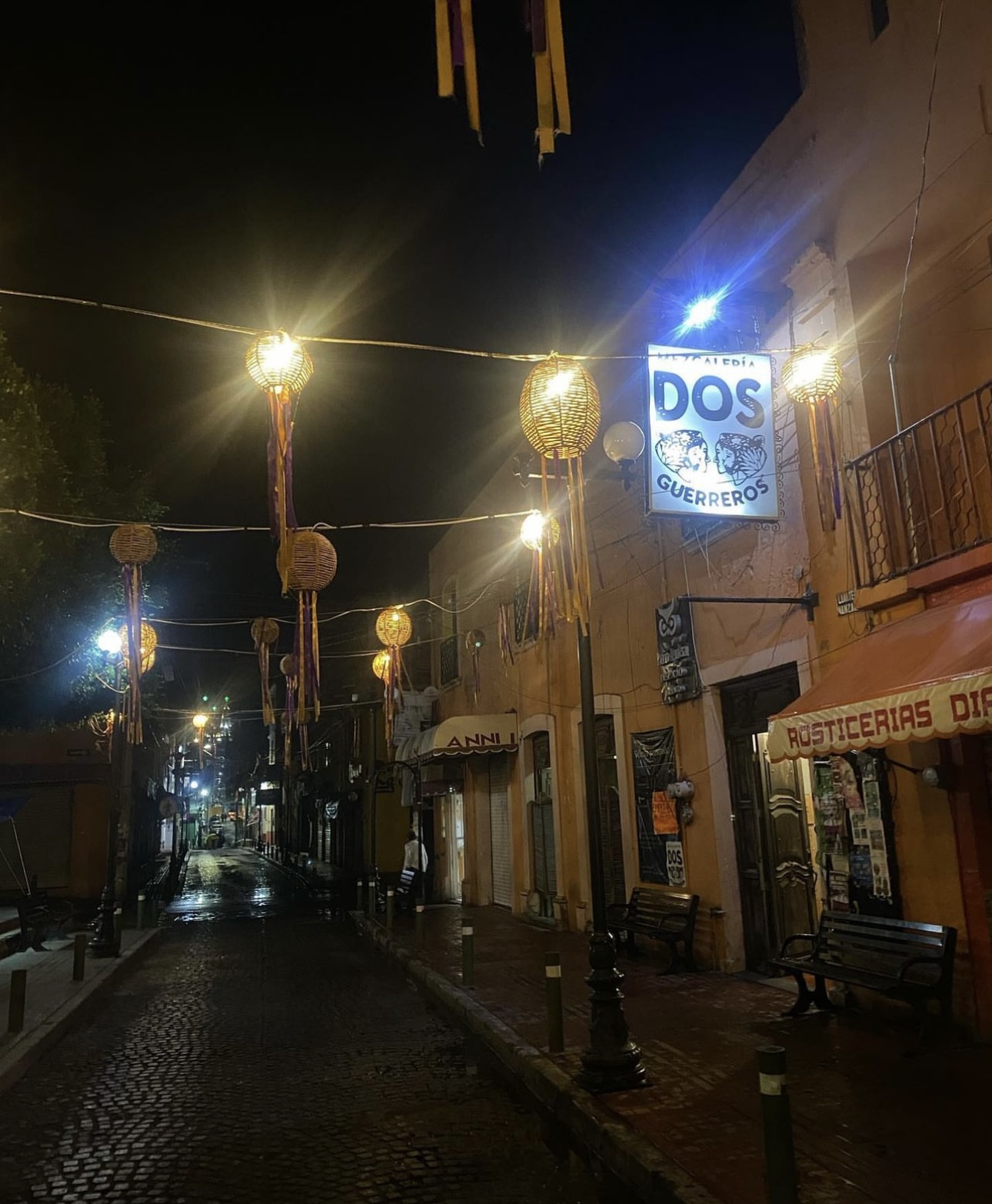 Mezcaleria Dos Guerreros image 6