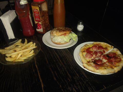 "Viva Juárez" Pizza - Hamburguesa & Bar. image 1