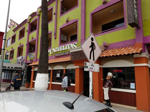 Las Cazuelitas Restaurant Bar image 1