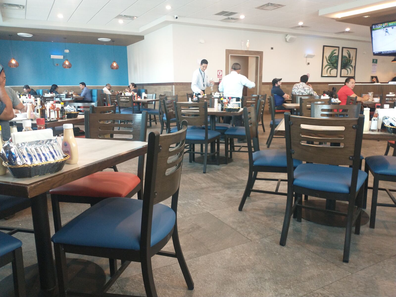 Los Primos Restaurante (Rinconada Colonial) image 6