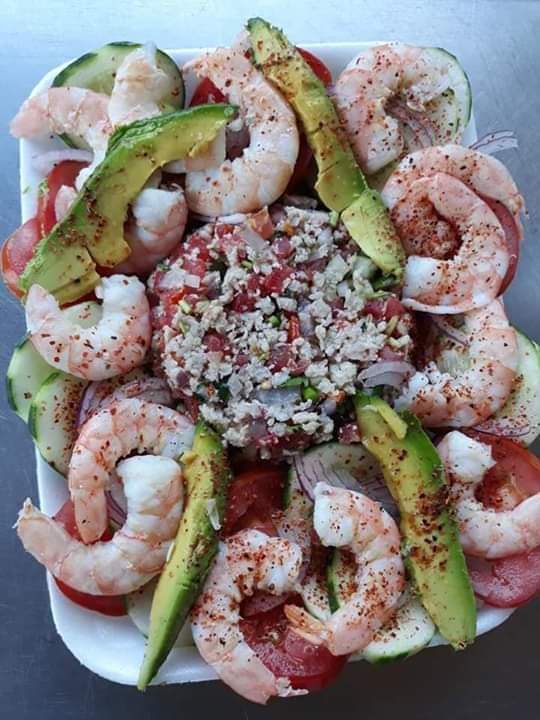 Mariscos los trópicos. image 3