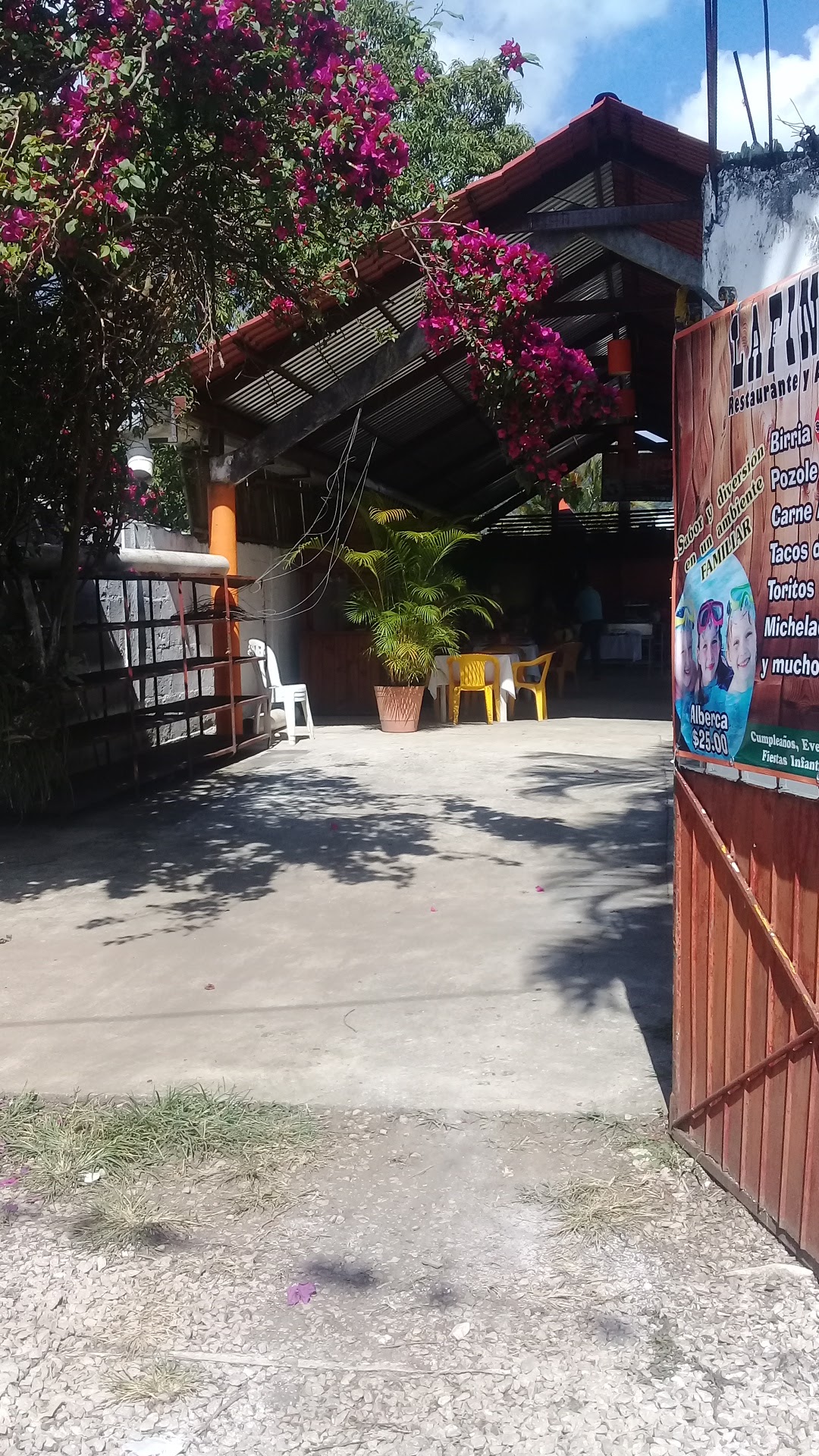 La Finca Restaurante Y Alberca image 3