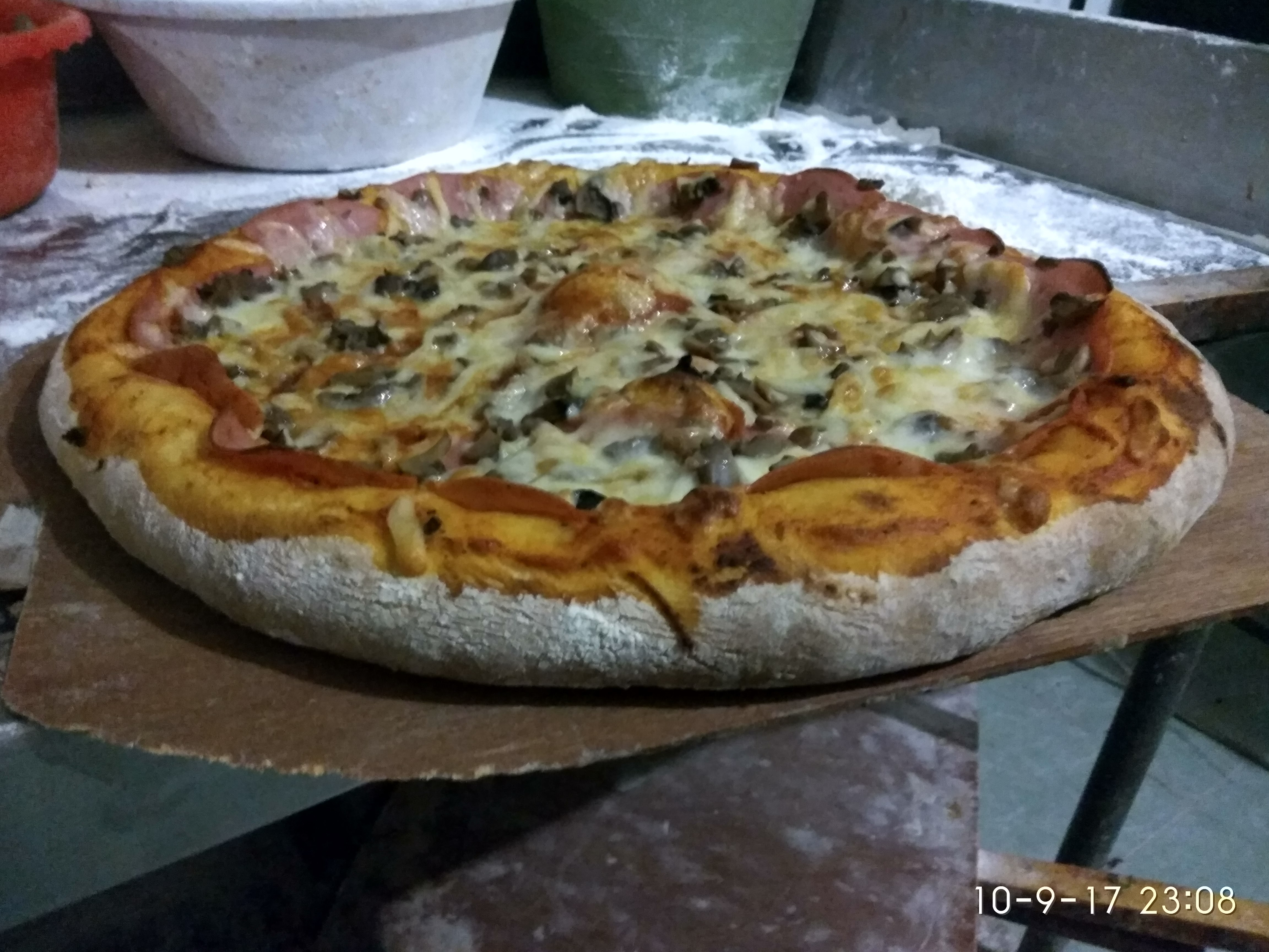 Leonardi's pizzas y tacos image 1