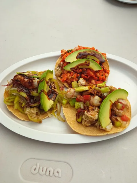Mariscos La Isla image 1