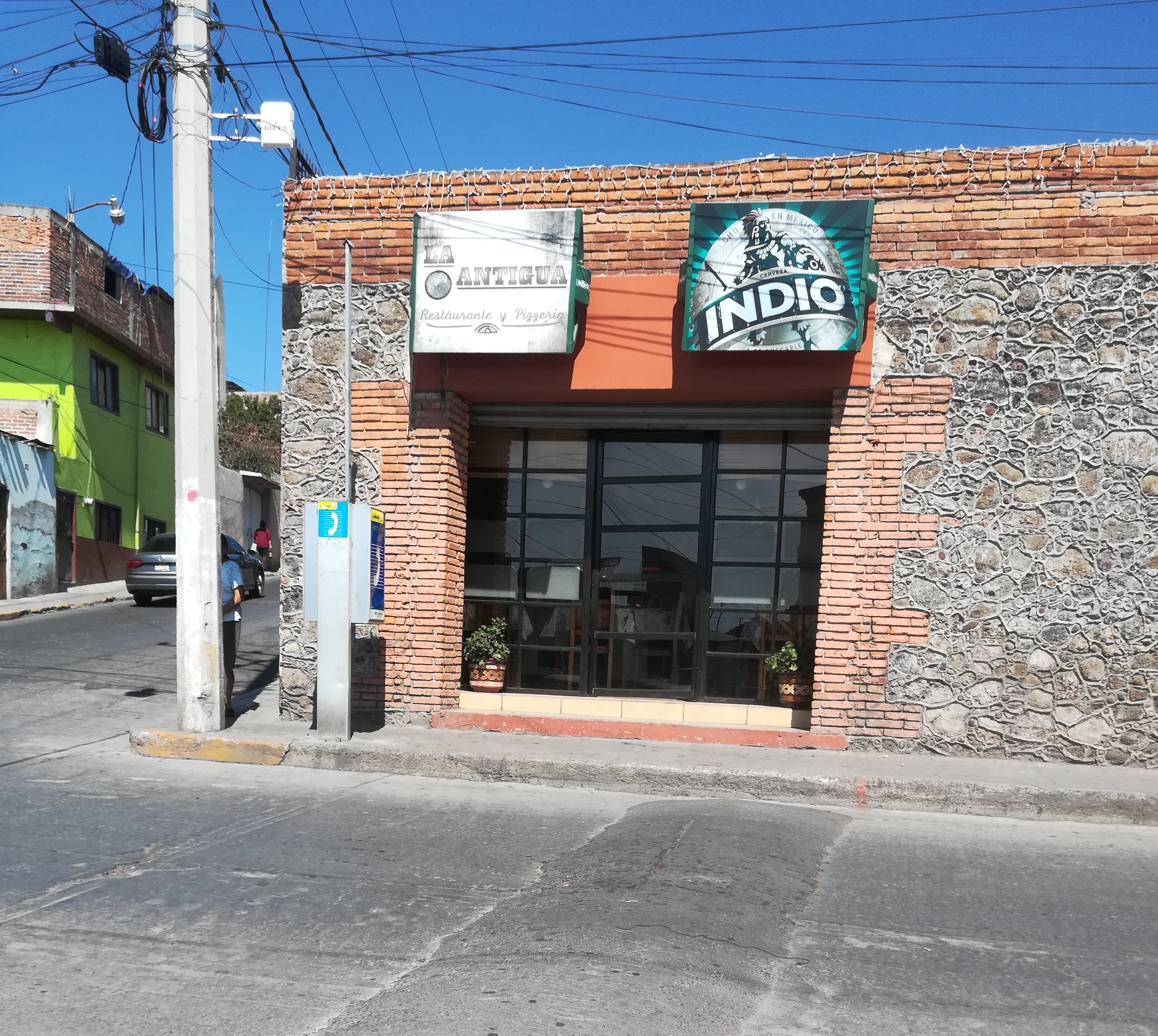 La Antigua Restaurante Y Pizzeria image 7