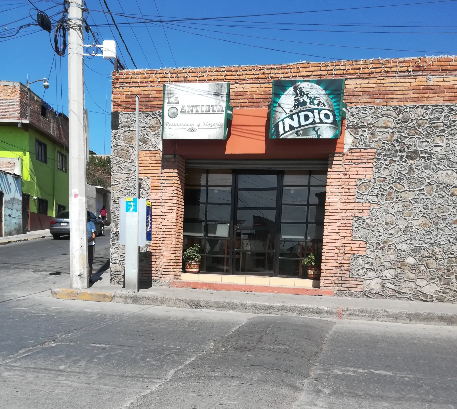 La Antigua Restaurante Y Pizzeria image 7