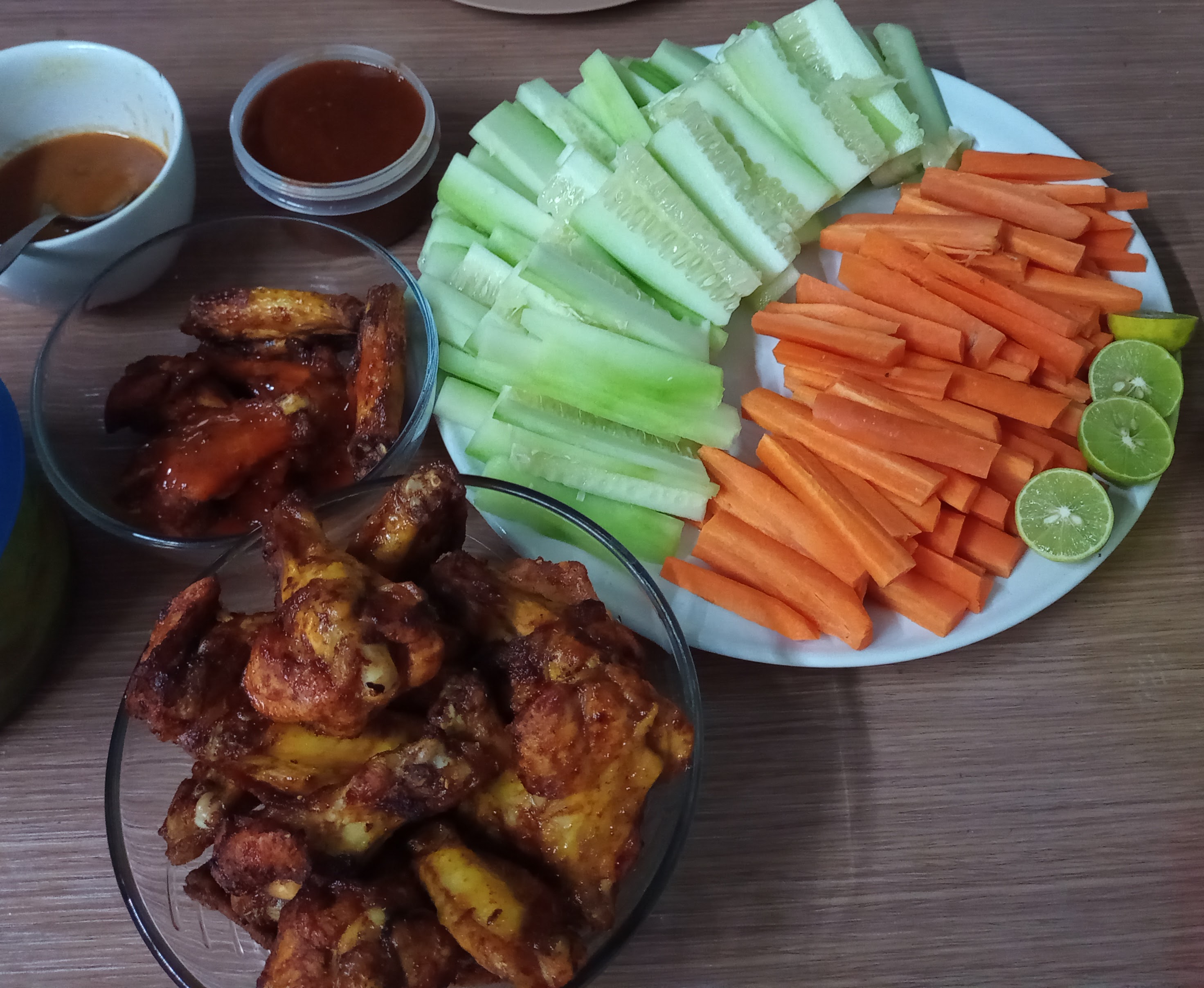 Cats alitas, hamburguesas y más... image 1