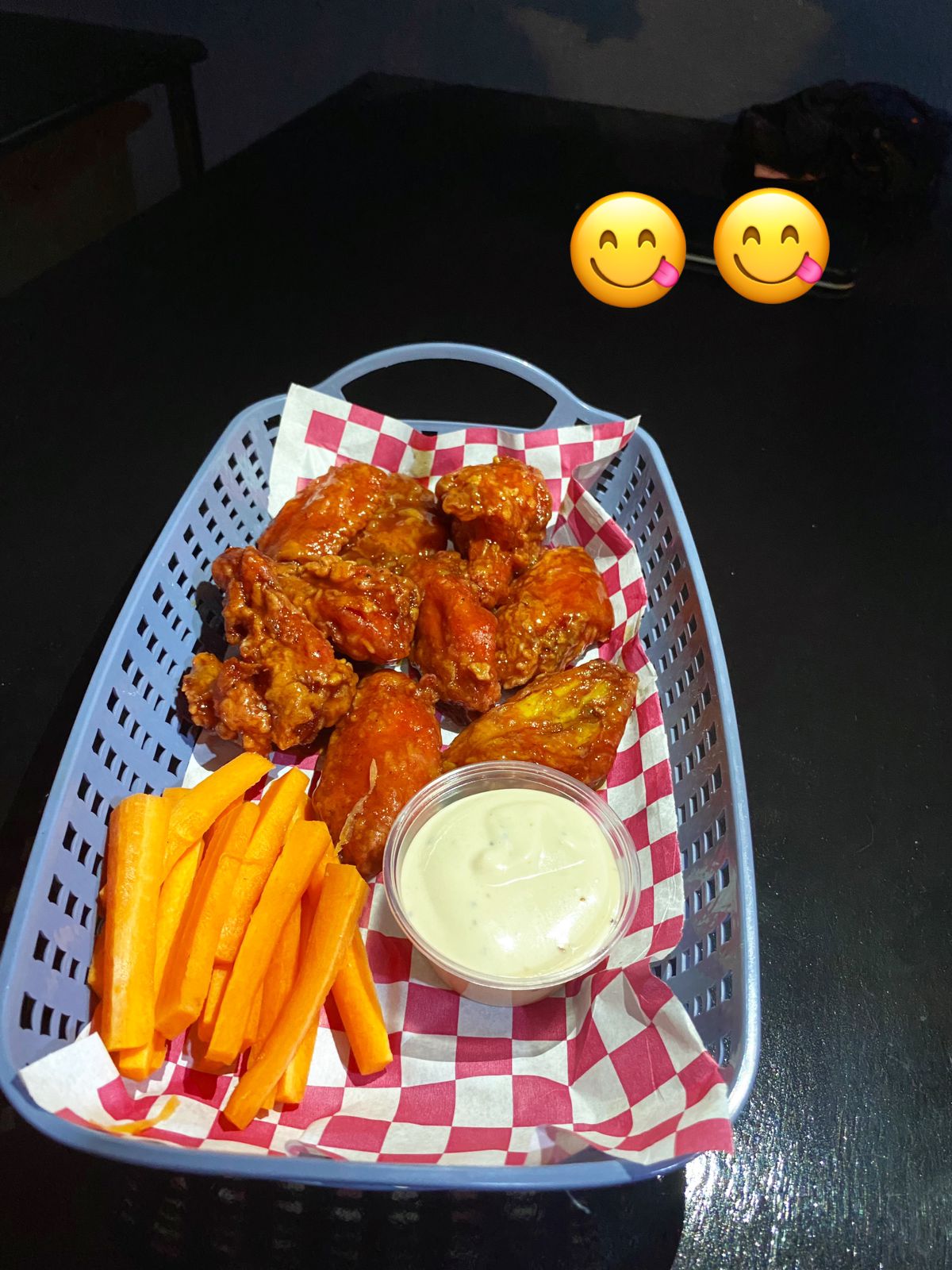 Alitas y Michelas Pop image 1