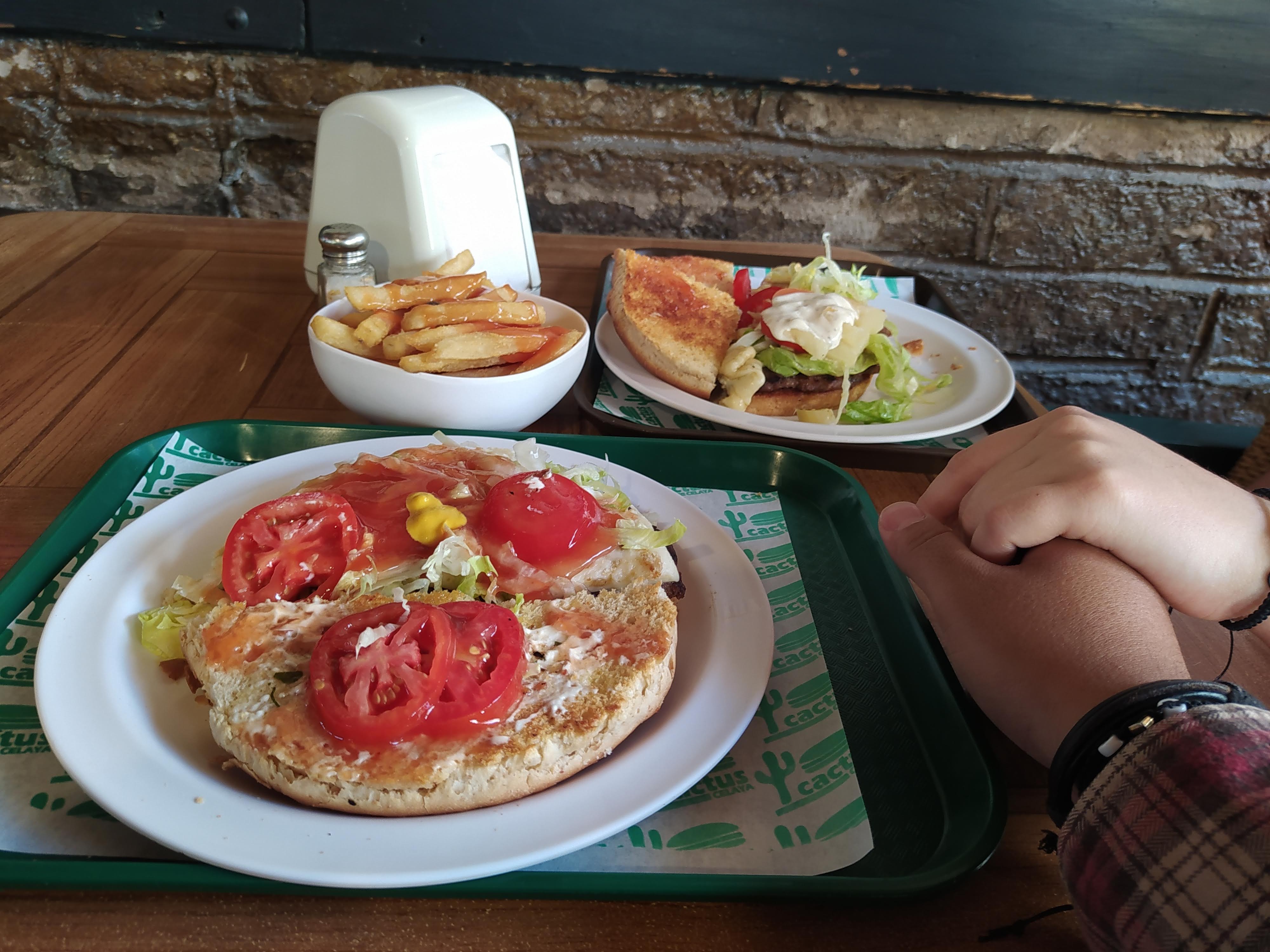 Cactus Hamburguesas image 8