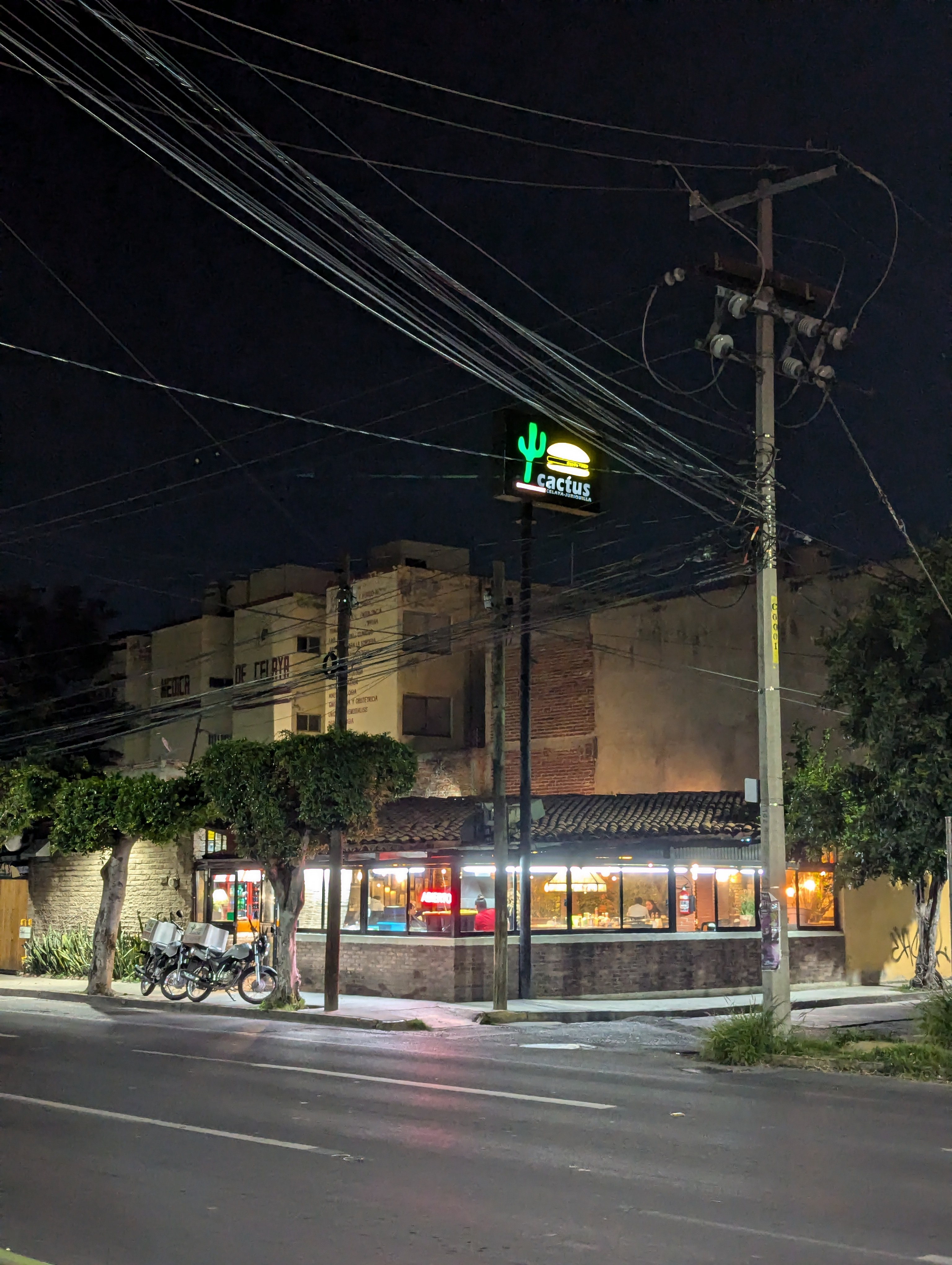 Cactus Hamburguesas image 9