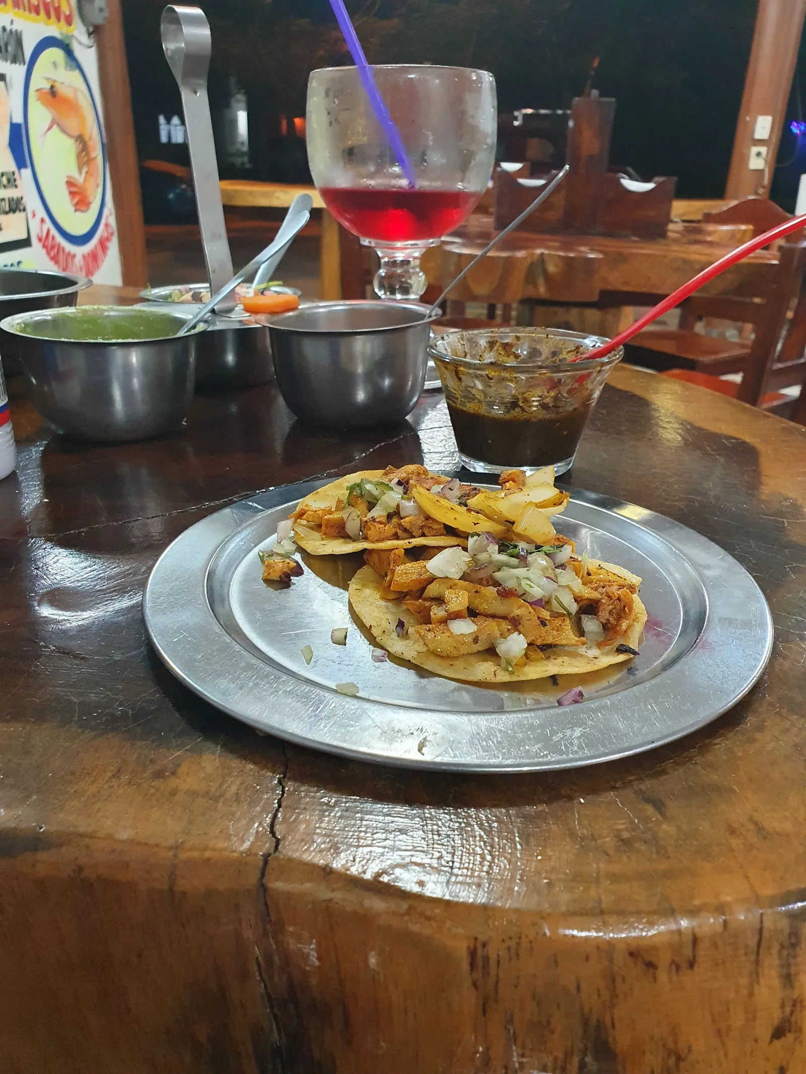 Tacos y Mariscos "El Chino" image 1