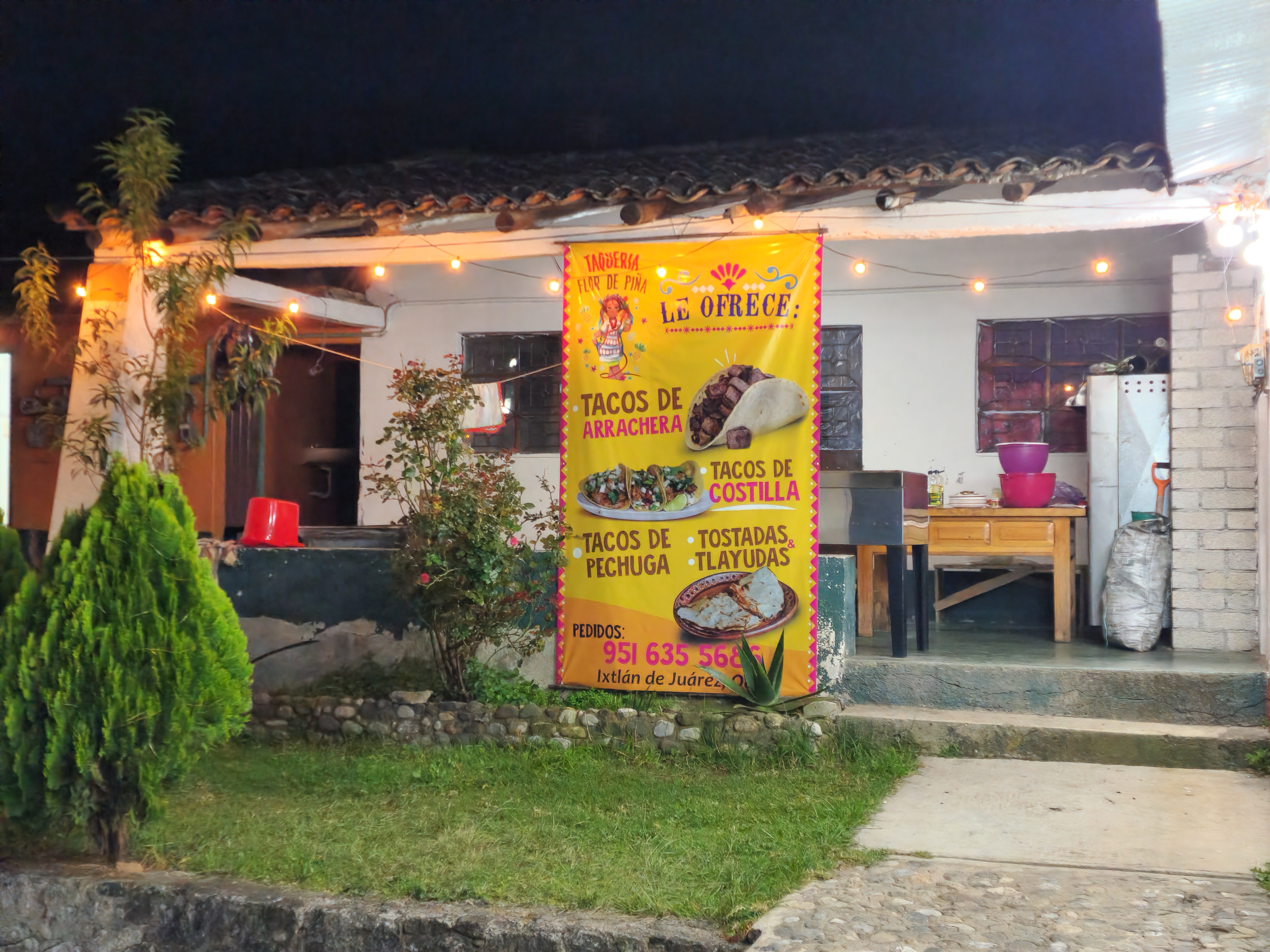 Taqueria Flor de Piña image 1