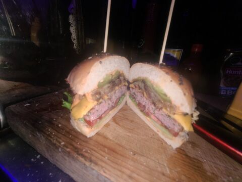 HAMBURGESAS Y ALITAS image 6