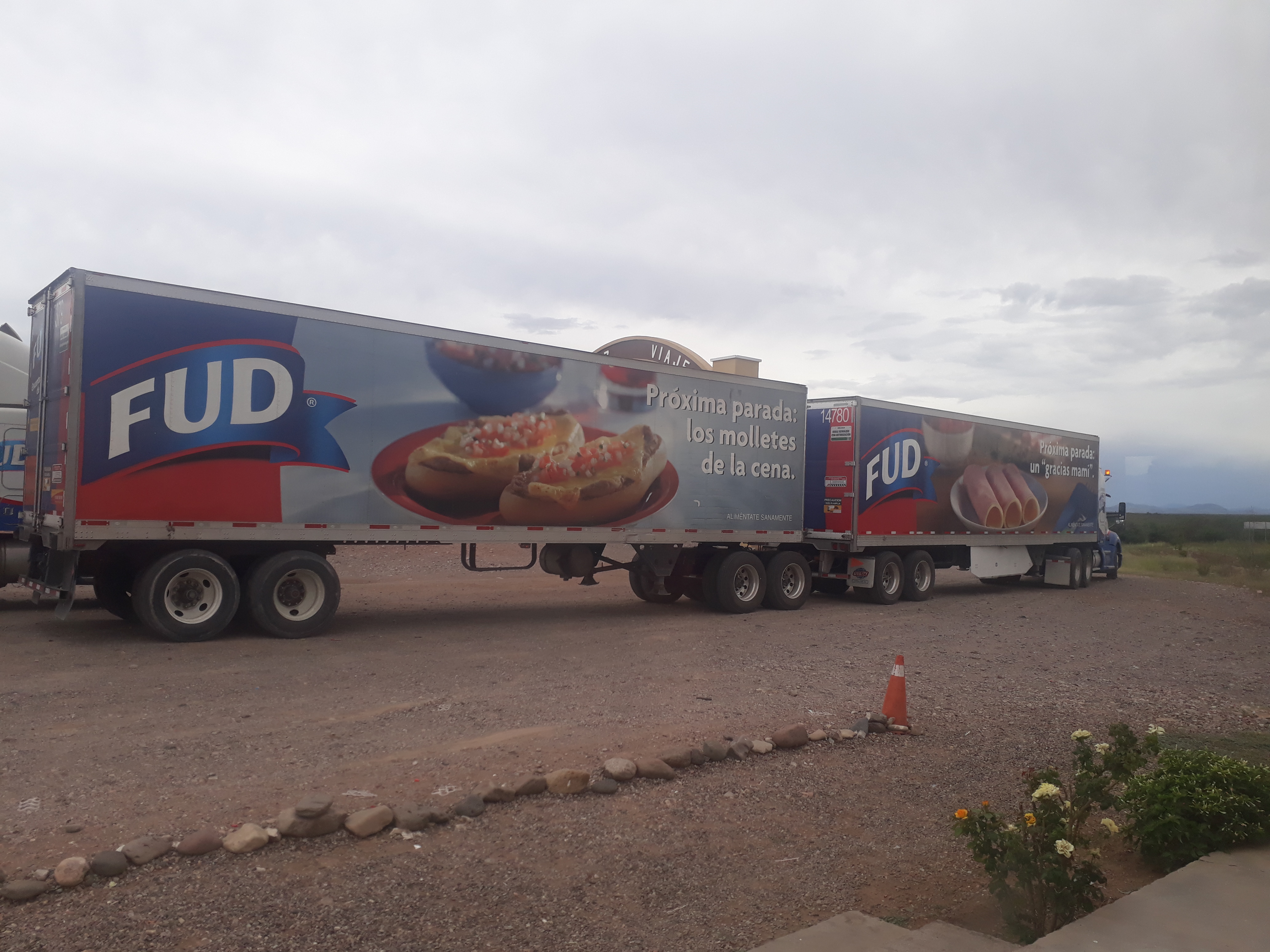 Comedor YOLY image 9