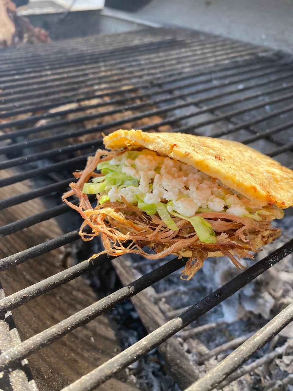 Gorditas de Maíz Quebrado "LOS PRIETOS" image 1