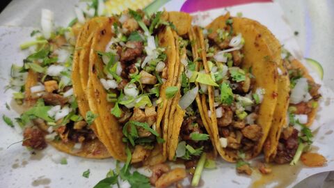 Super taquería La Sanandreseña image 3