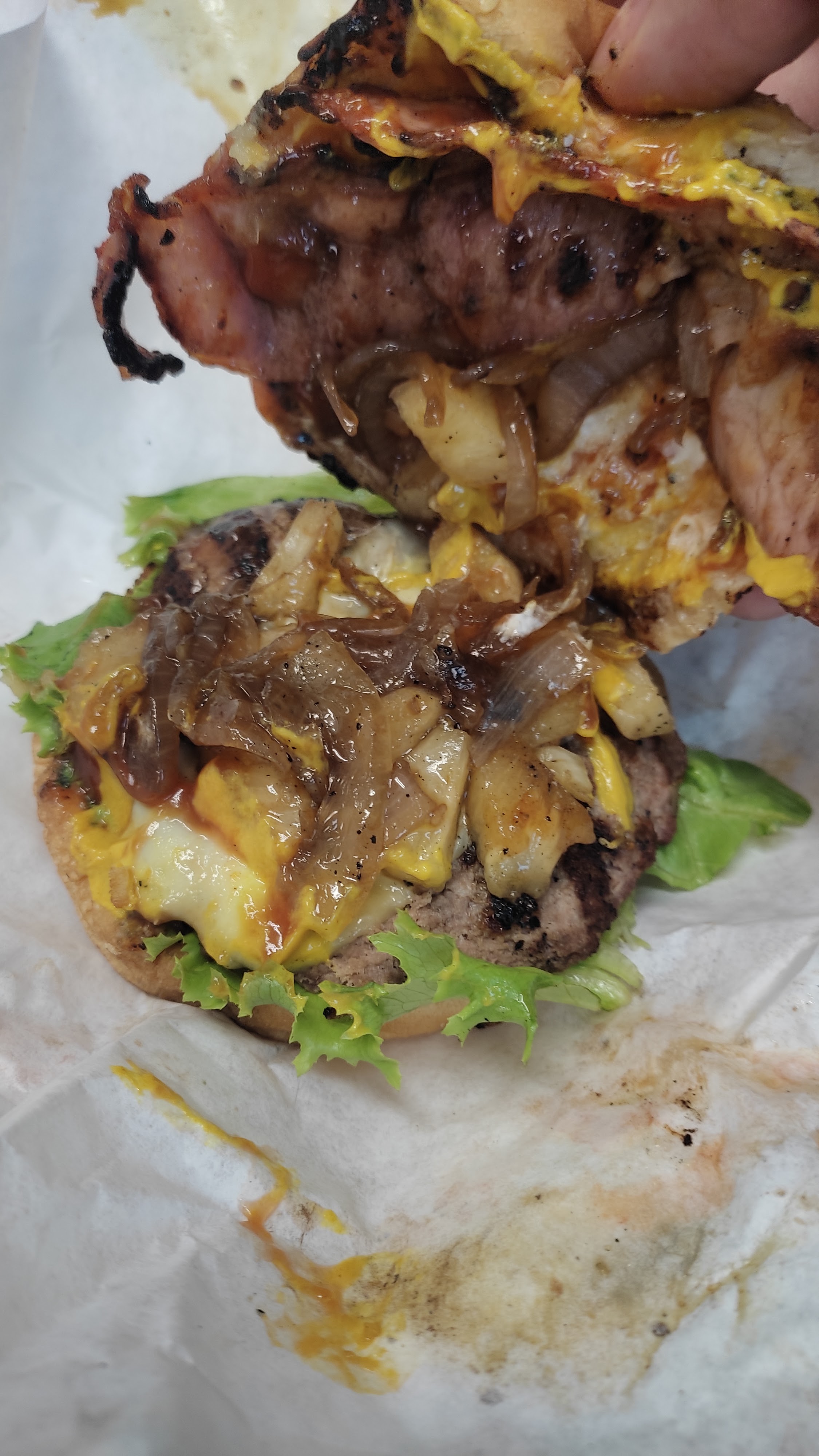 Hamburguesas al carbón “Las banquitas” image 1