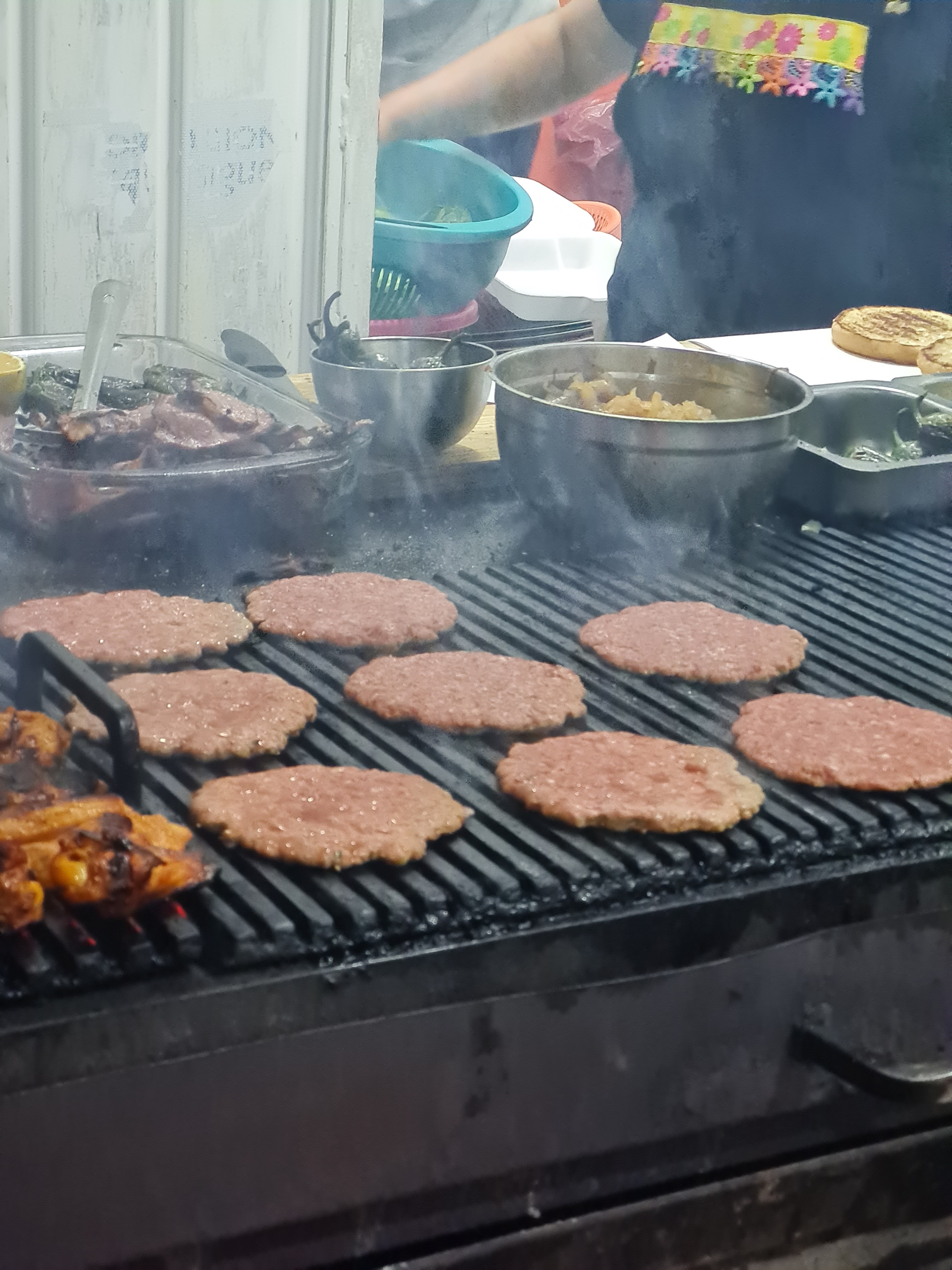 Hamburguesas al carbón “Las banquitas” image 3