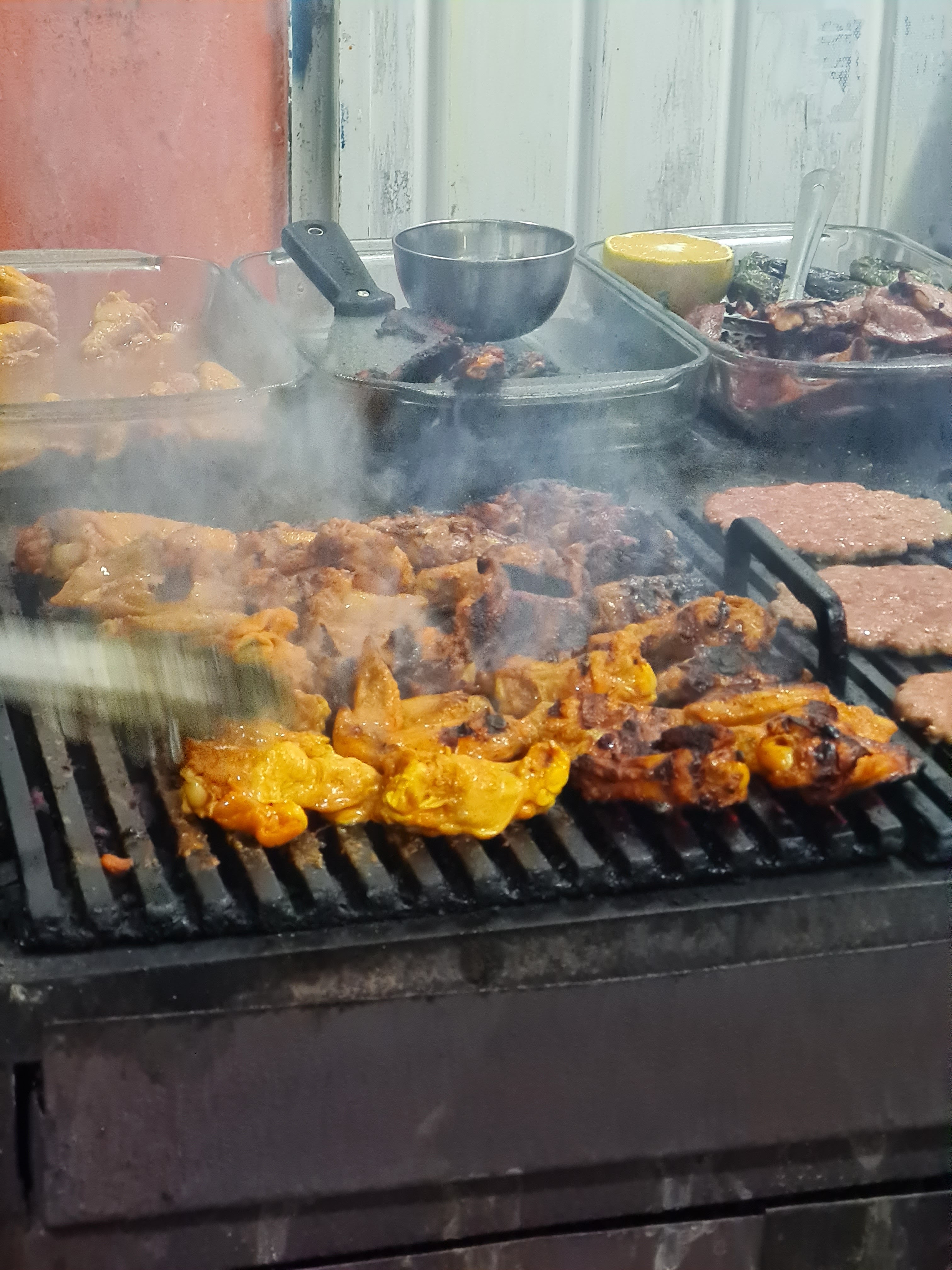 Hamburguesas al carbón “Las banquitas” image 9