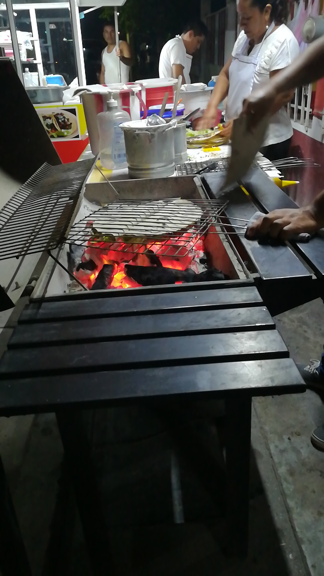 Tlayudas y Tacos Jonathan image 3