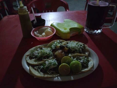Tlayudas y Tacos Jonathan image 4