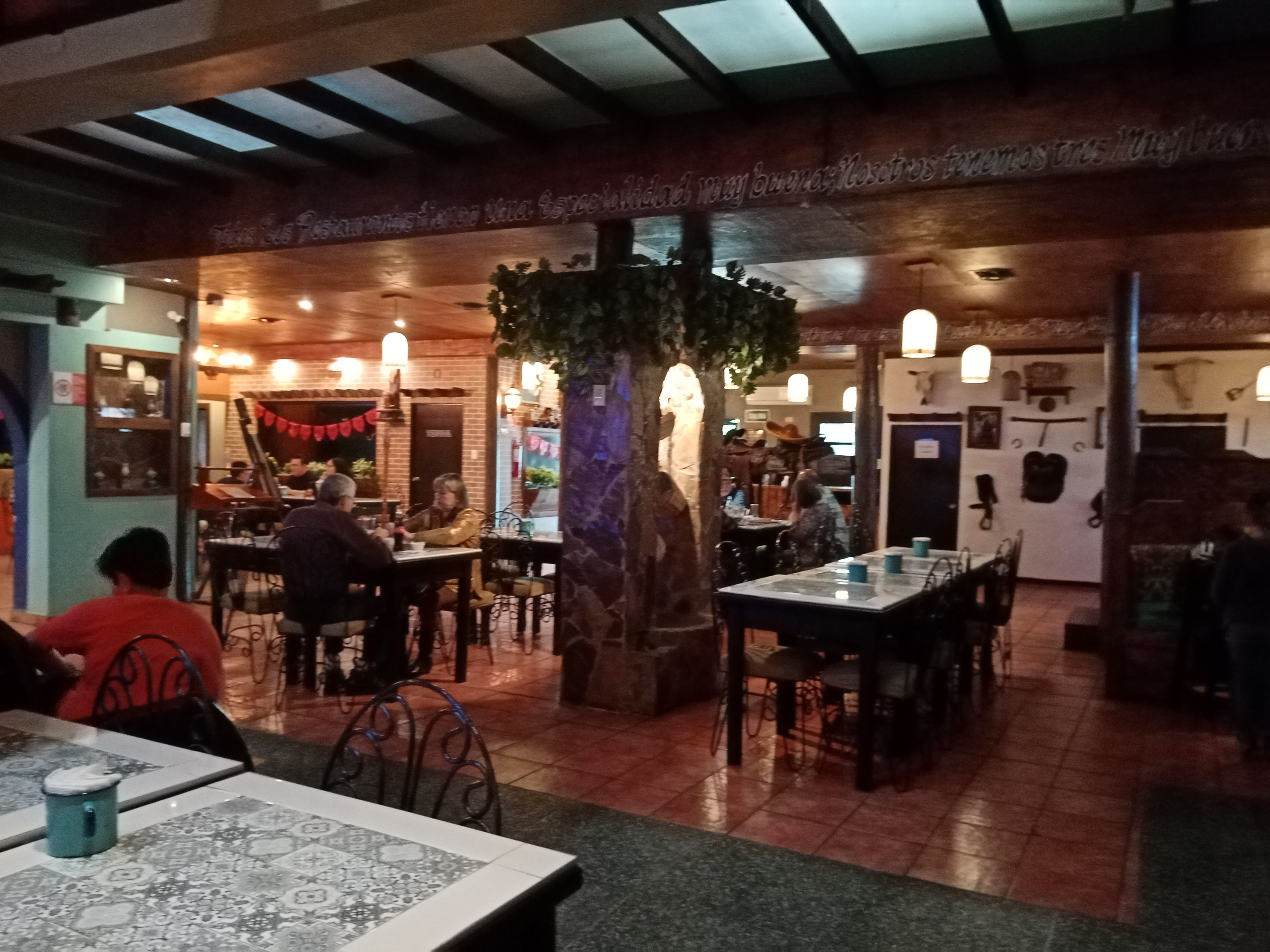 Los Magos Restaurant Bar image 8