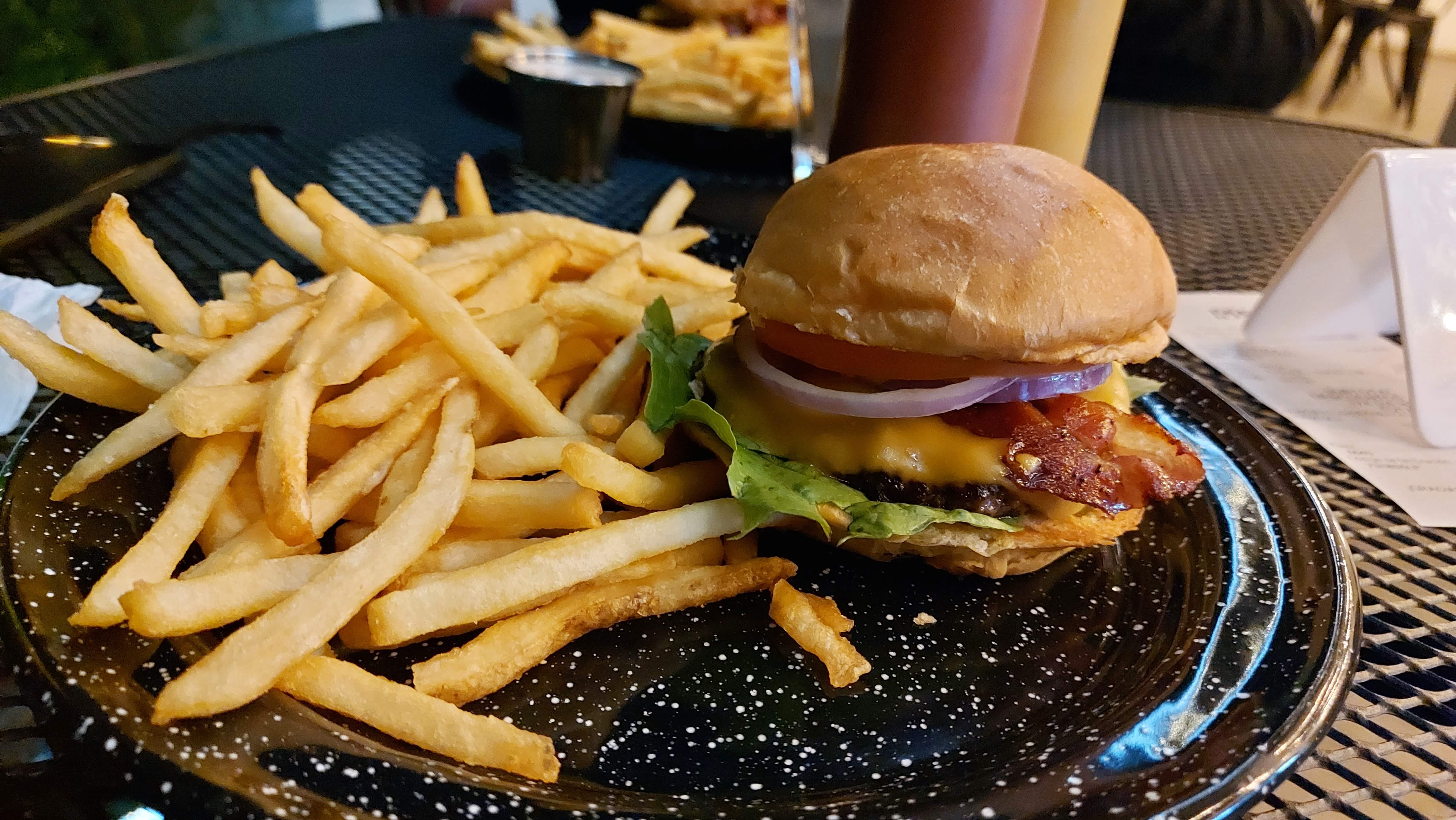 Fresh N Fries Suc. Periodista image 3