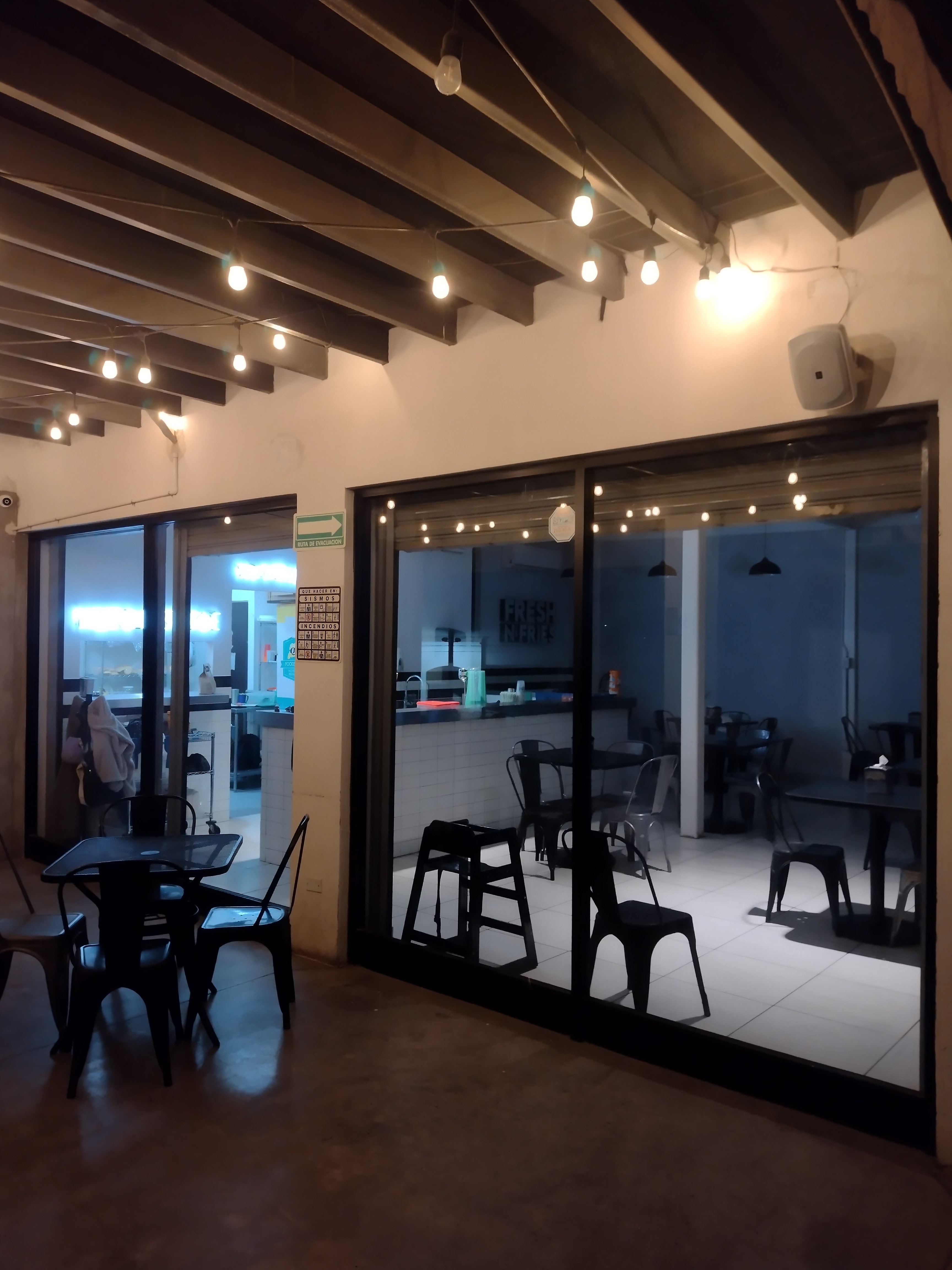 Fresh N Fries Suc. Periodista image 7