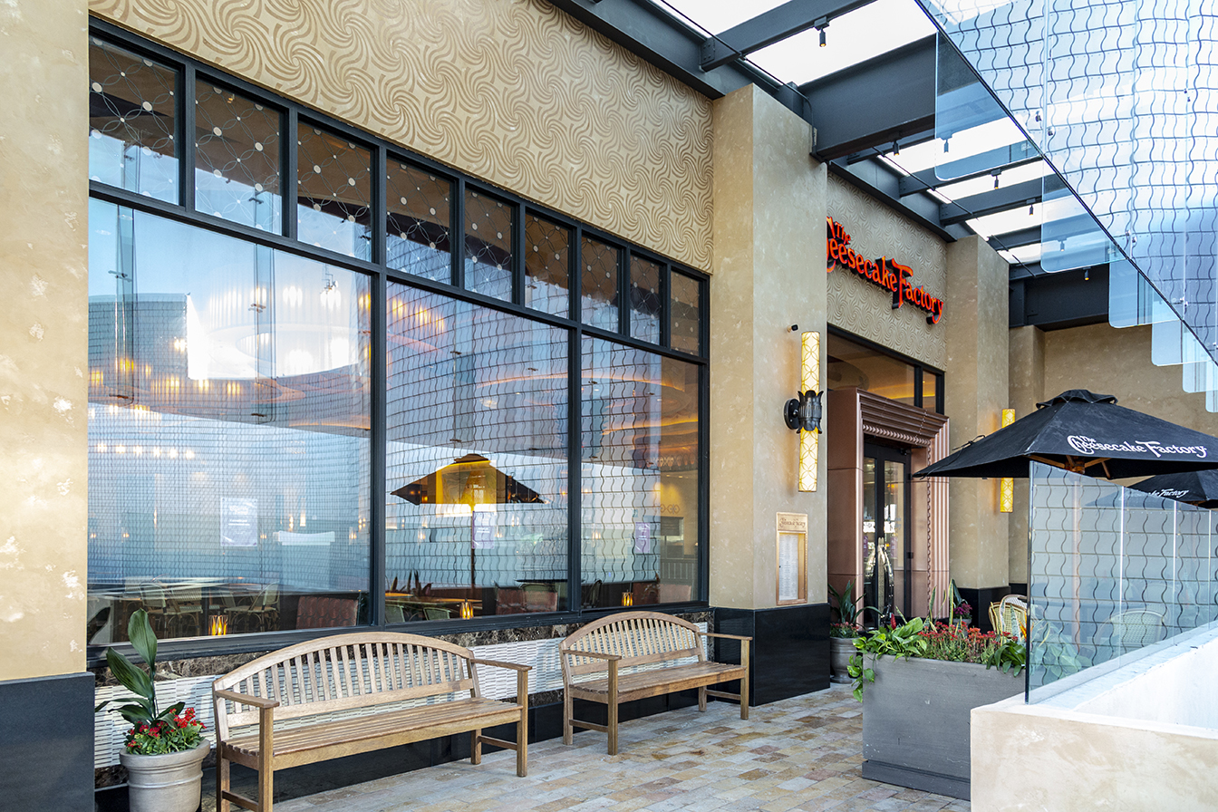 The Cheesecake Factory Plaza Satélite image 1