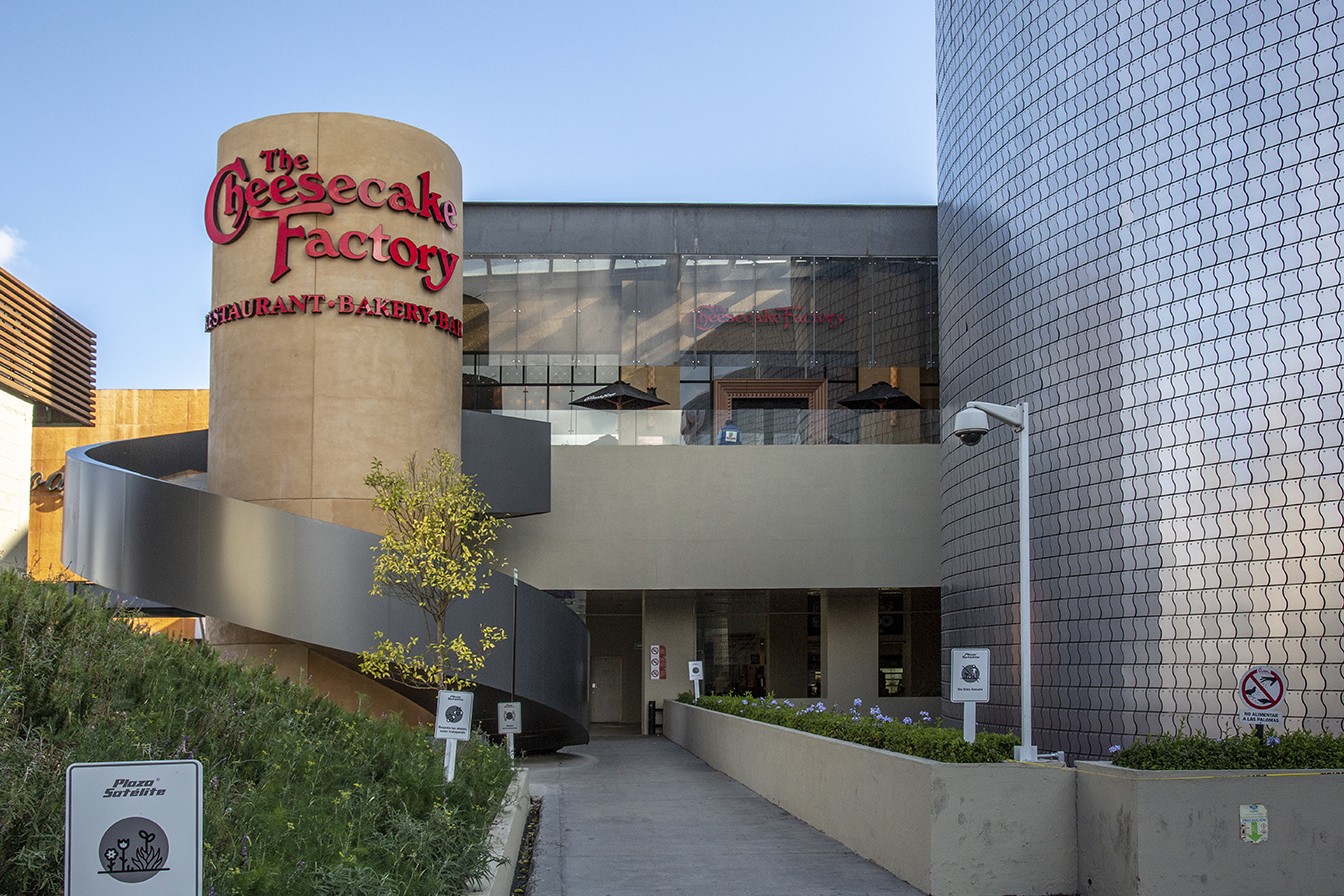 The Cheesecake Factory Plaza Satélite image 4