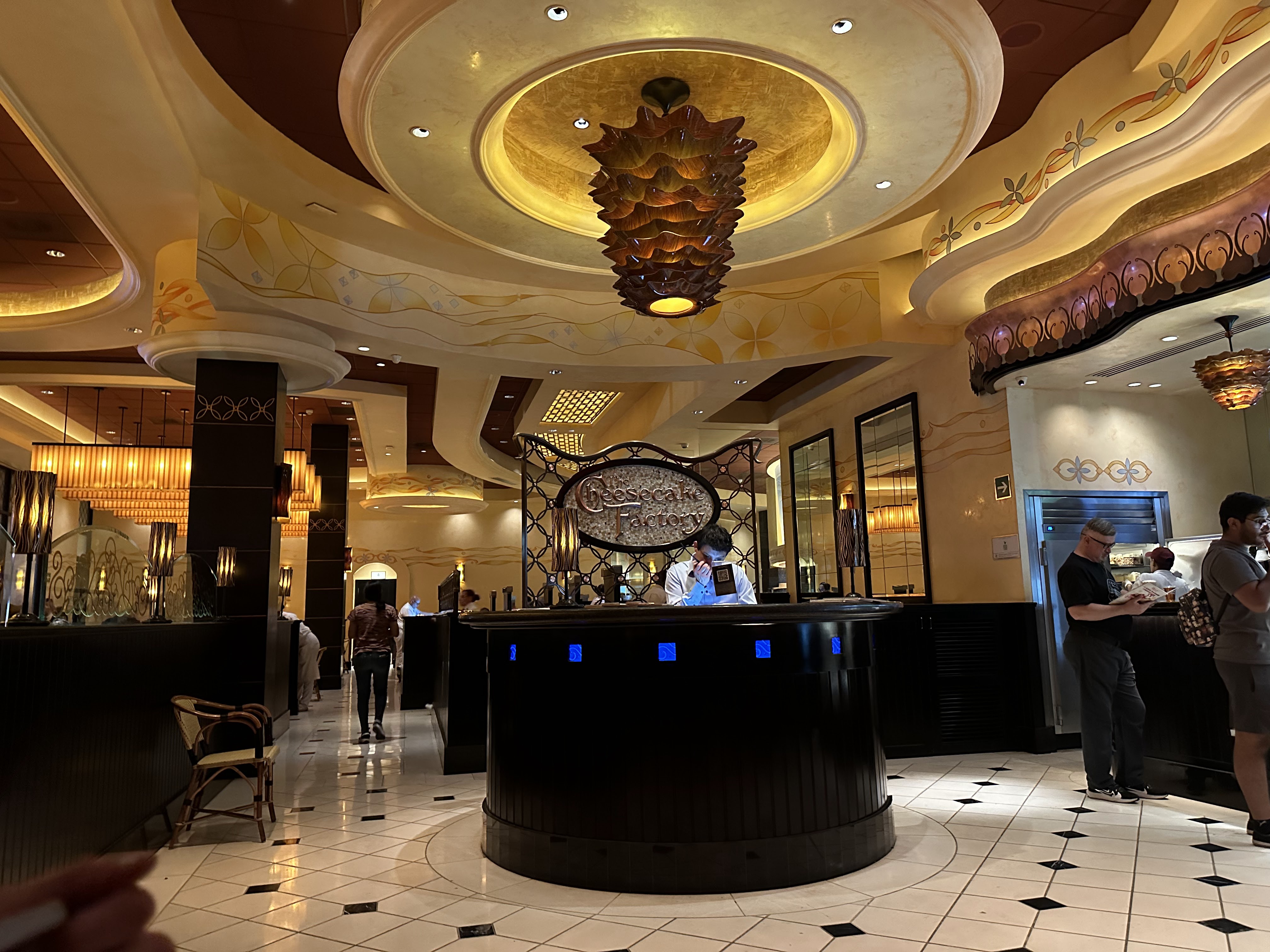 The Cheesecake Factory Plaza Satélite image 6