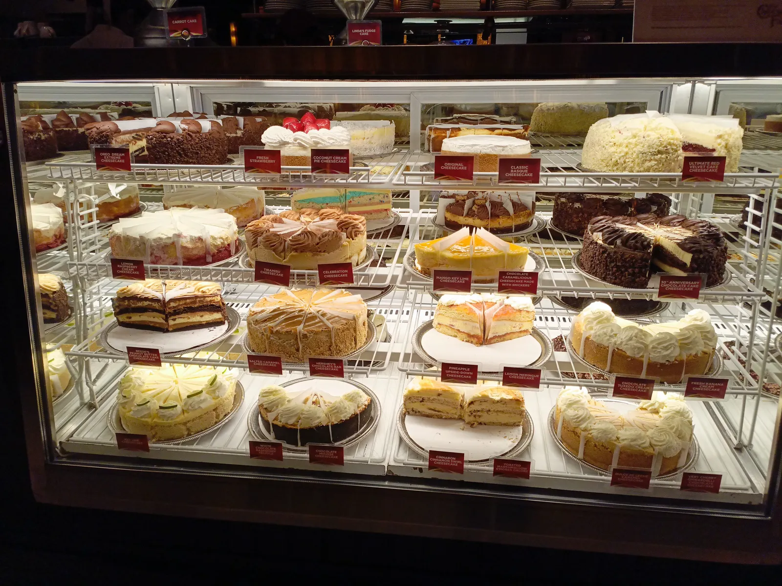 The Cheesecake Factory Plaza Satélite image 7