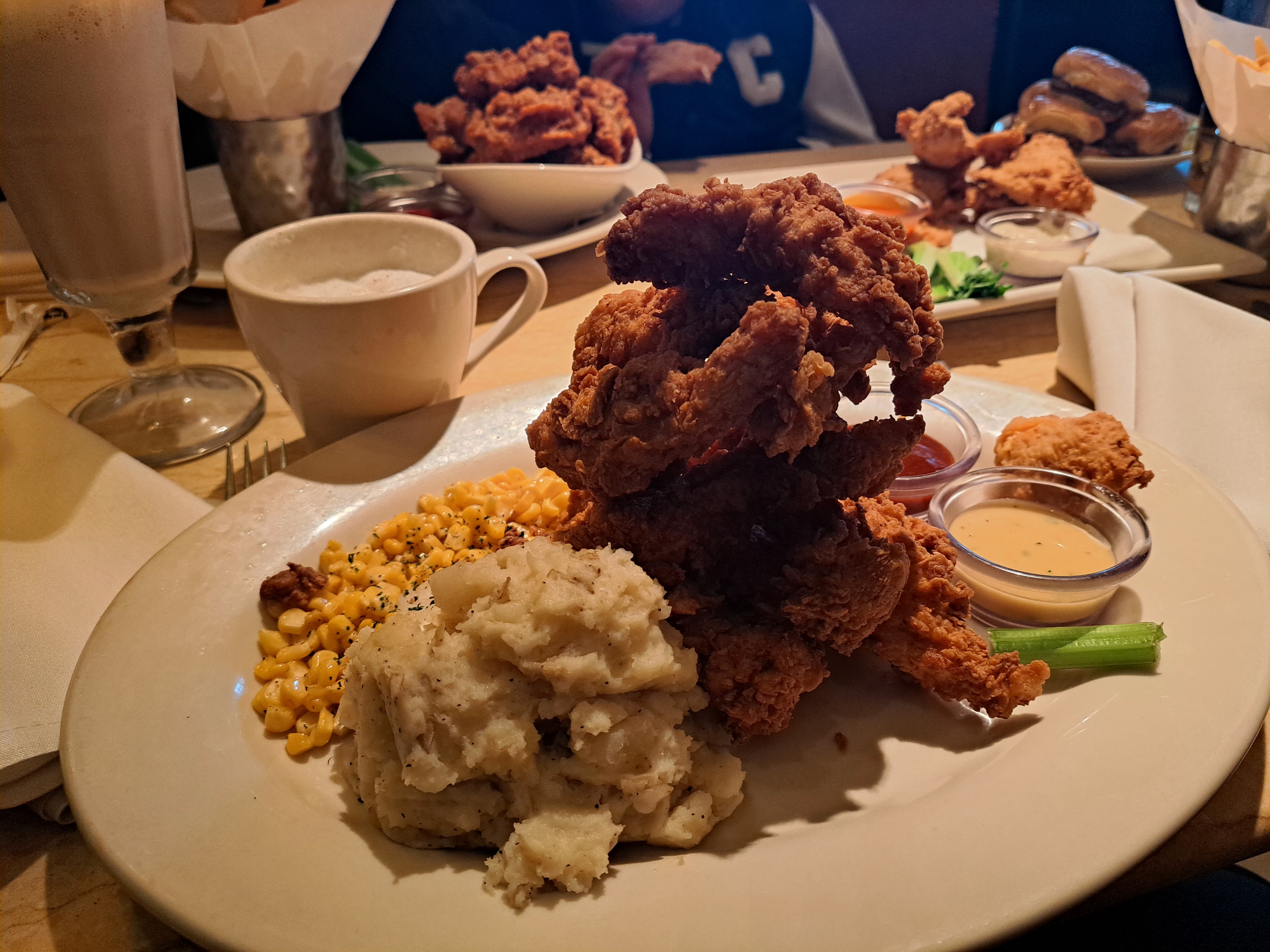 The Cheesecake Factory Plaza Satélite image 8