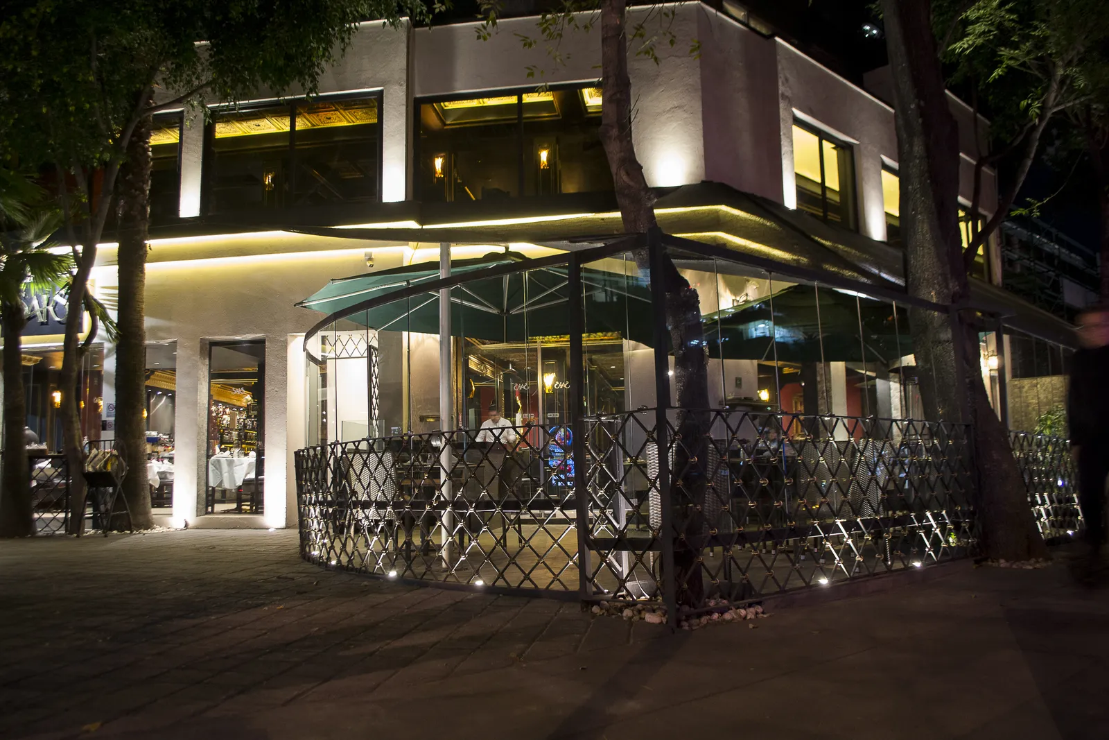 Saks image 4