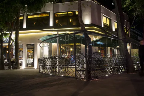 Saks image 4