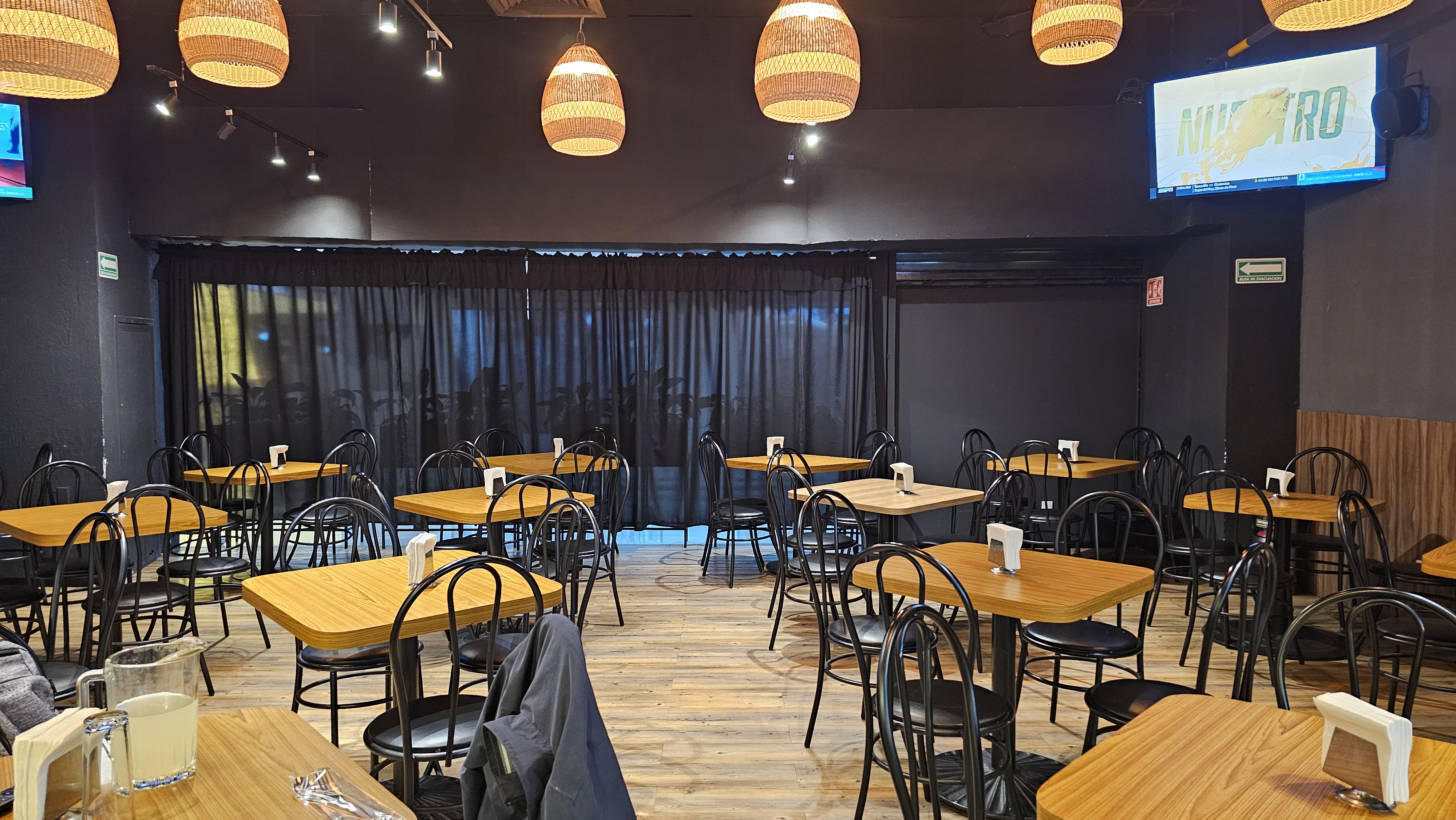 La Camila Restaurante bar image 2