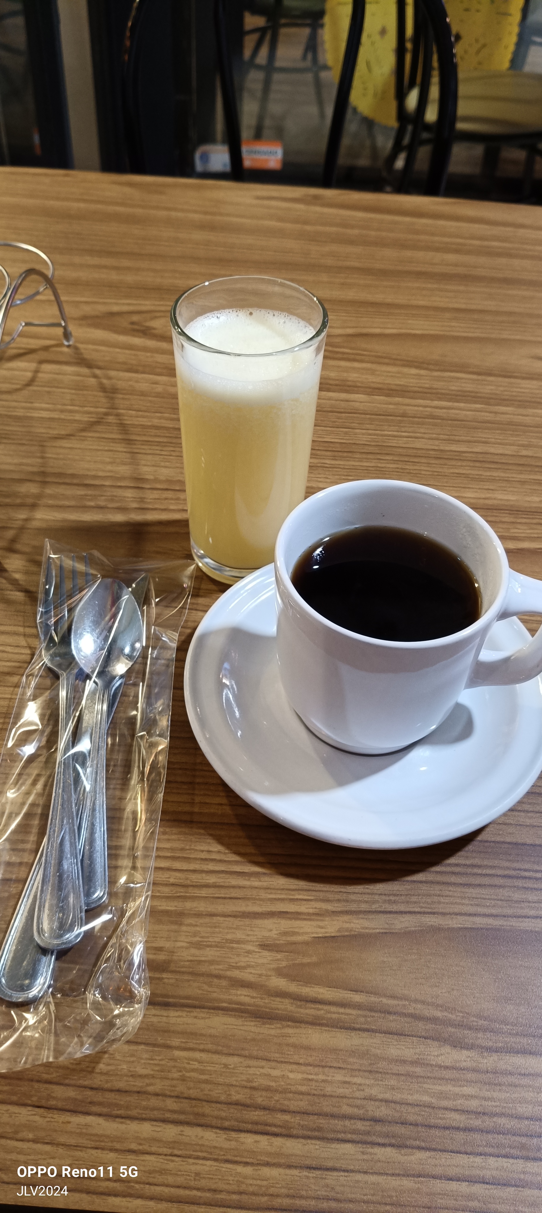 La Camila Restaurante bar image 5