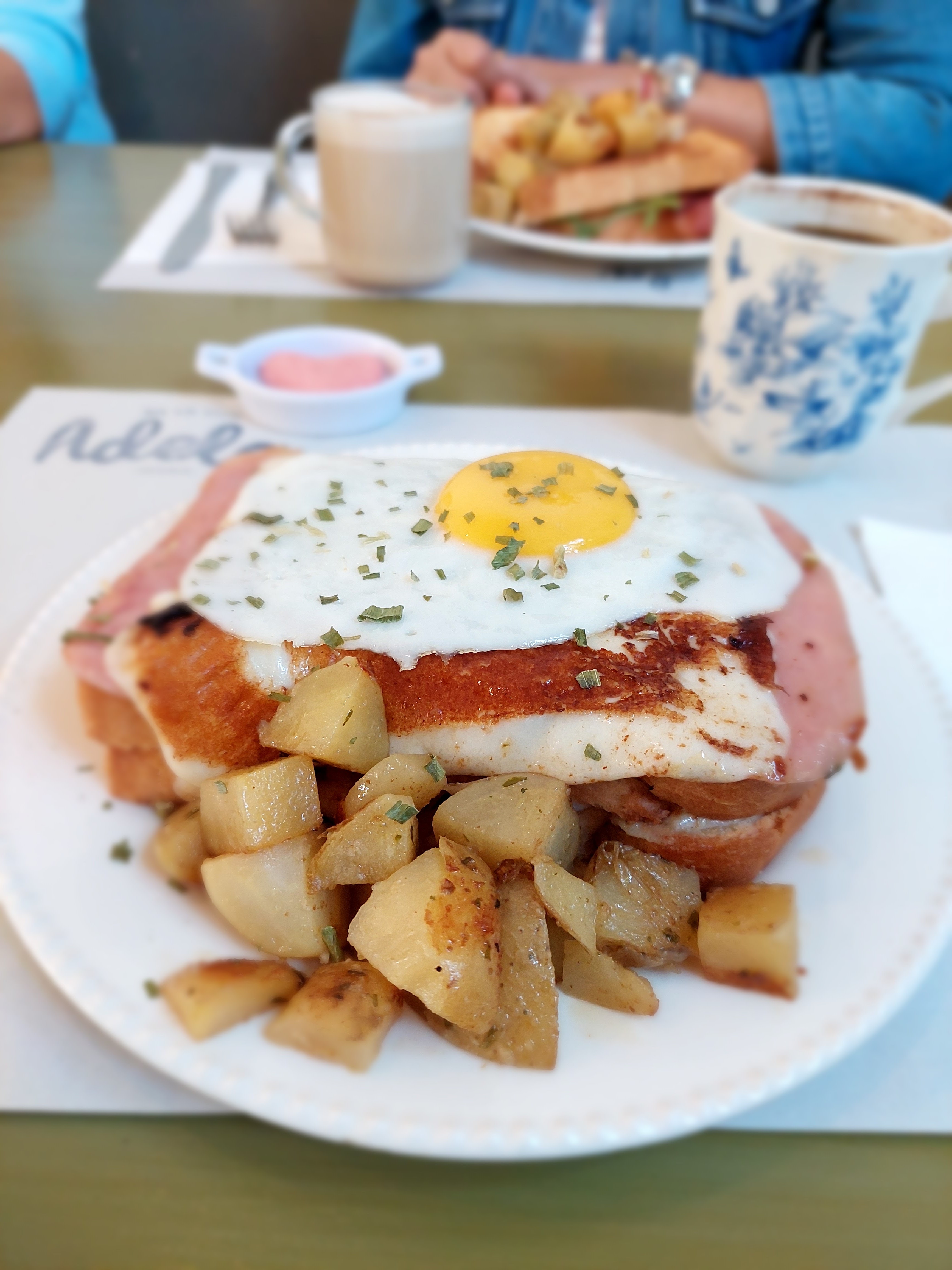 Me lo dijo Adela image 4