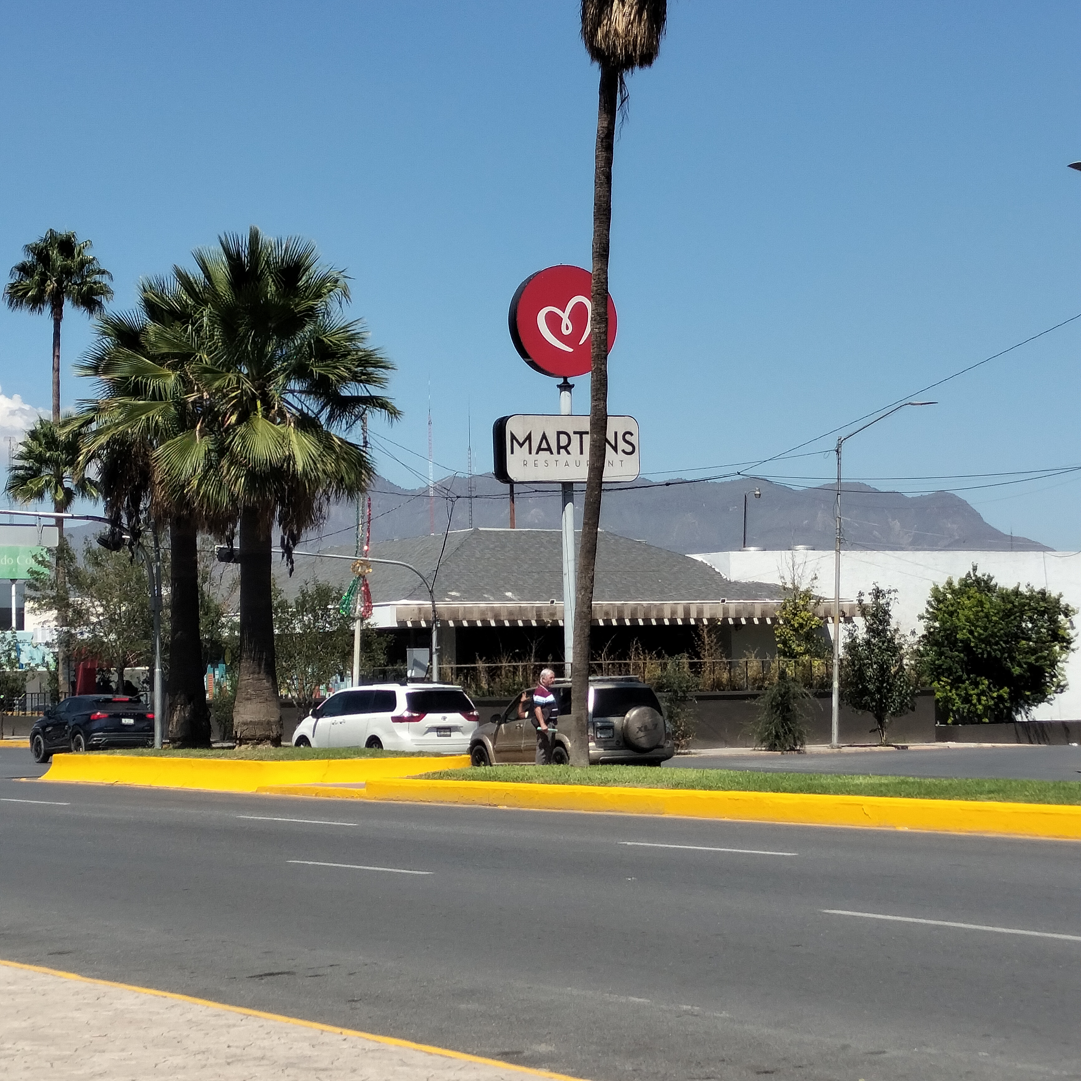 Martins Saltillo image 4