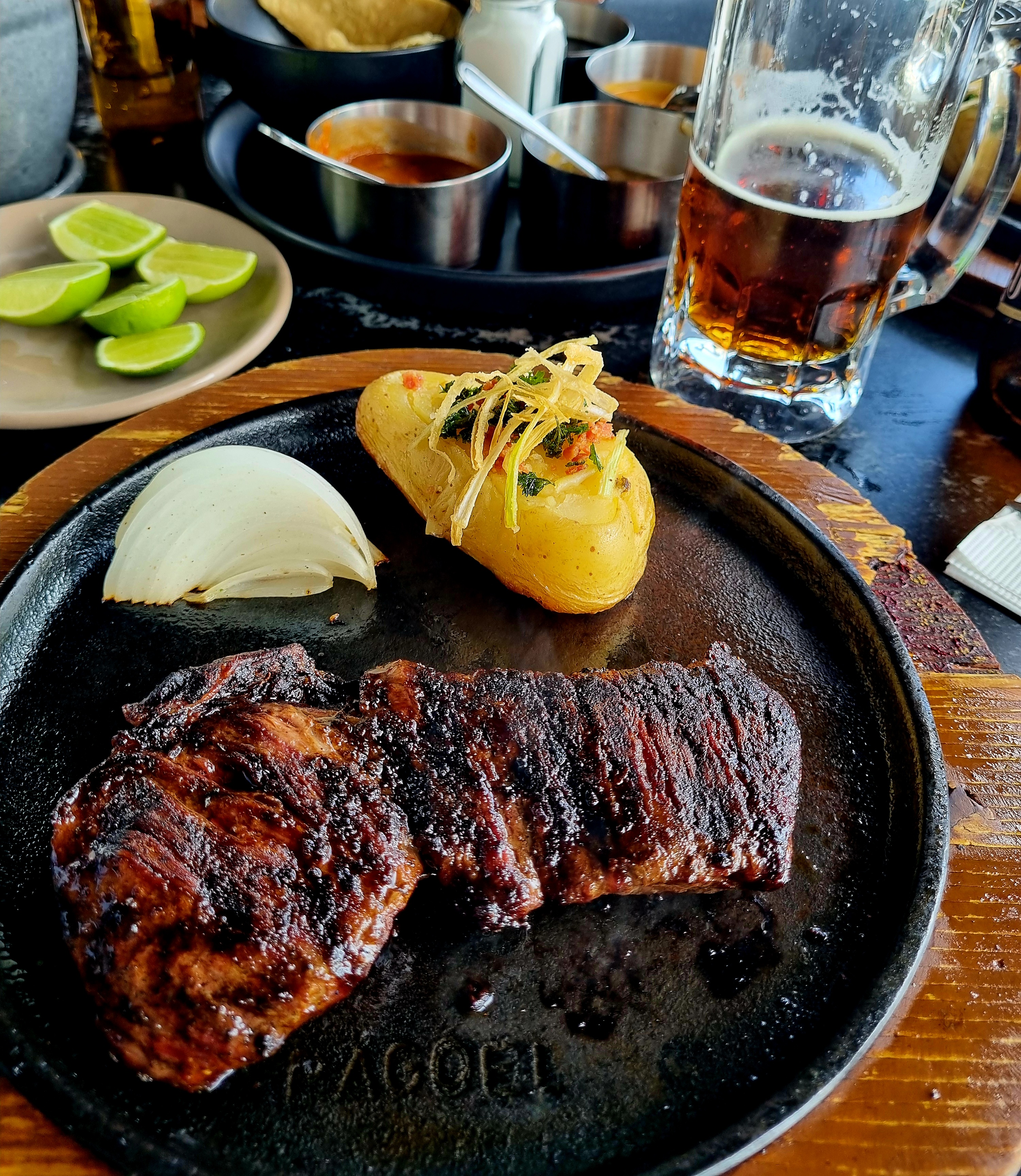 El Feligrez Steak House image 2