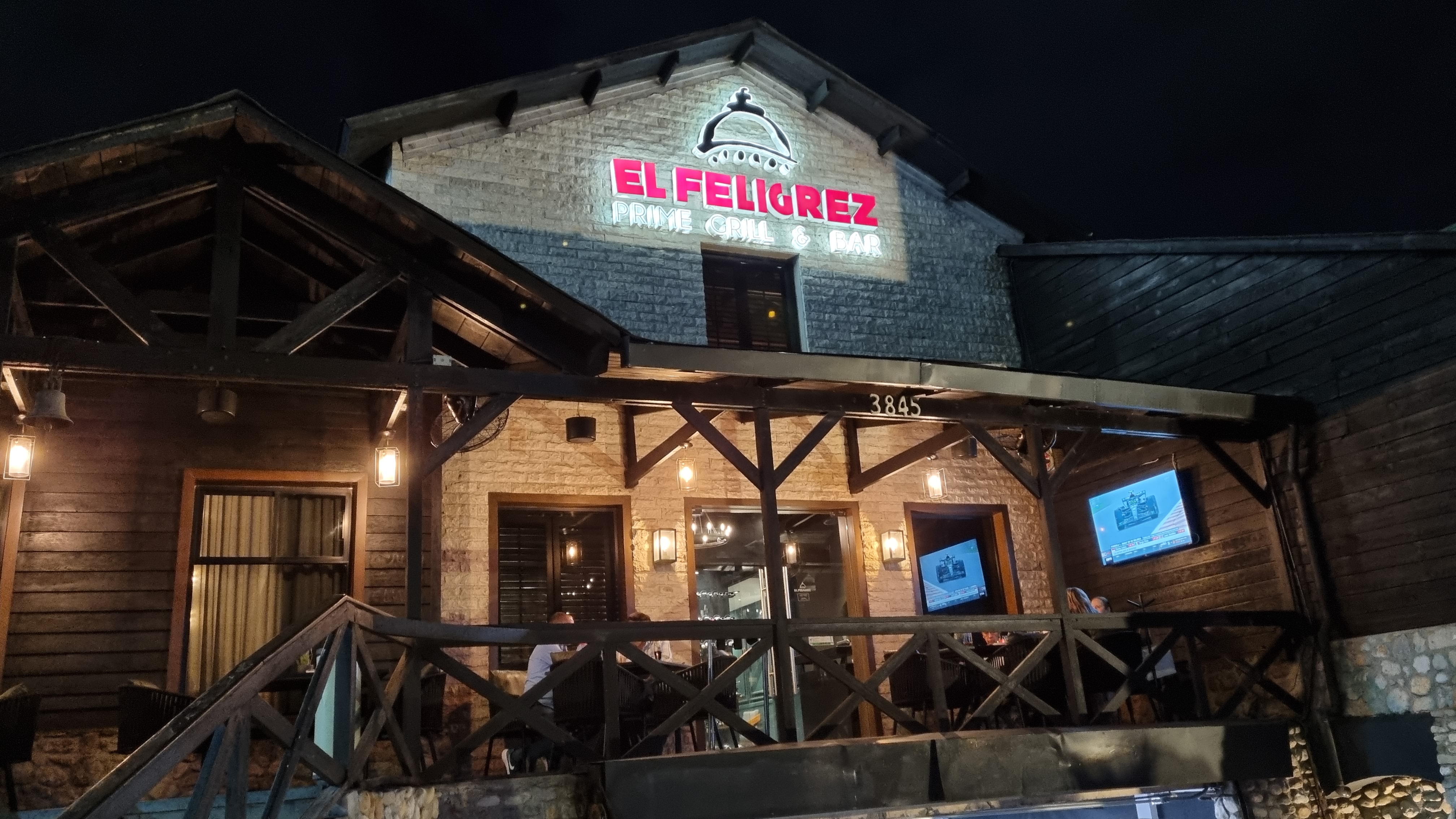 El Feligrez Steak House image 4