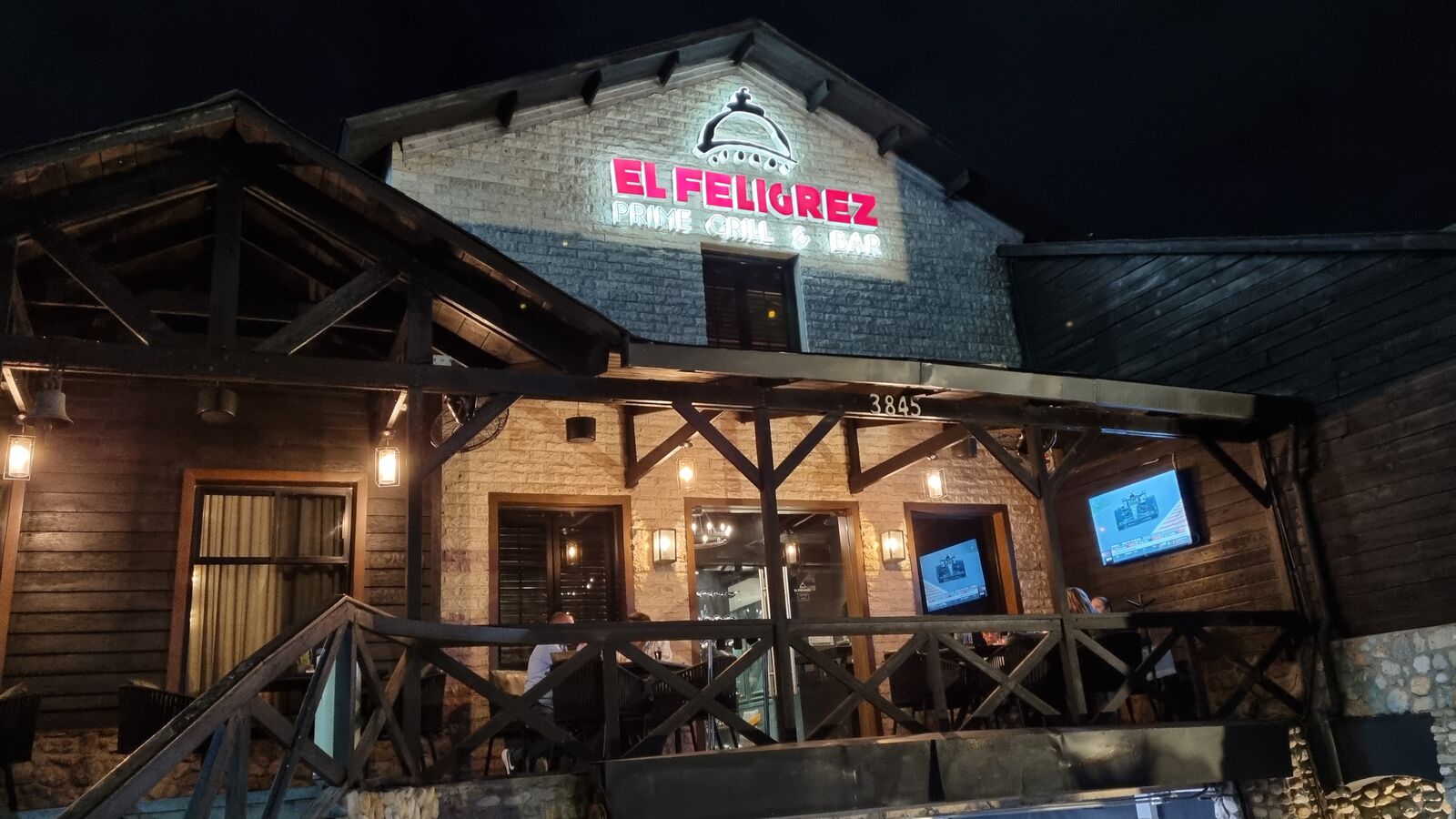 El Feligrez Steak House image 4