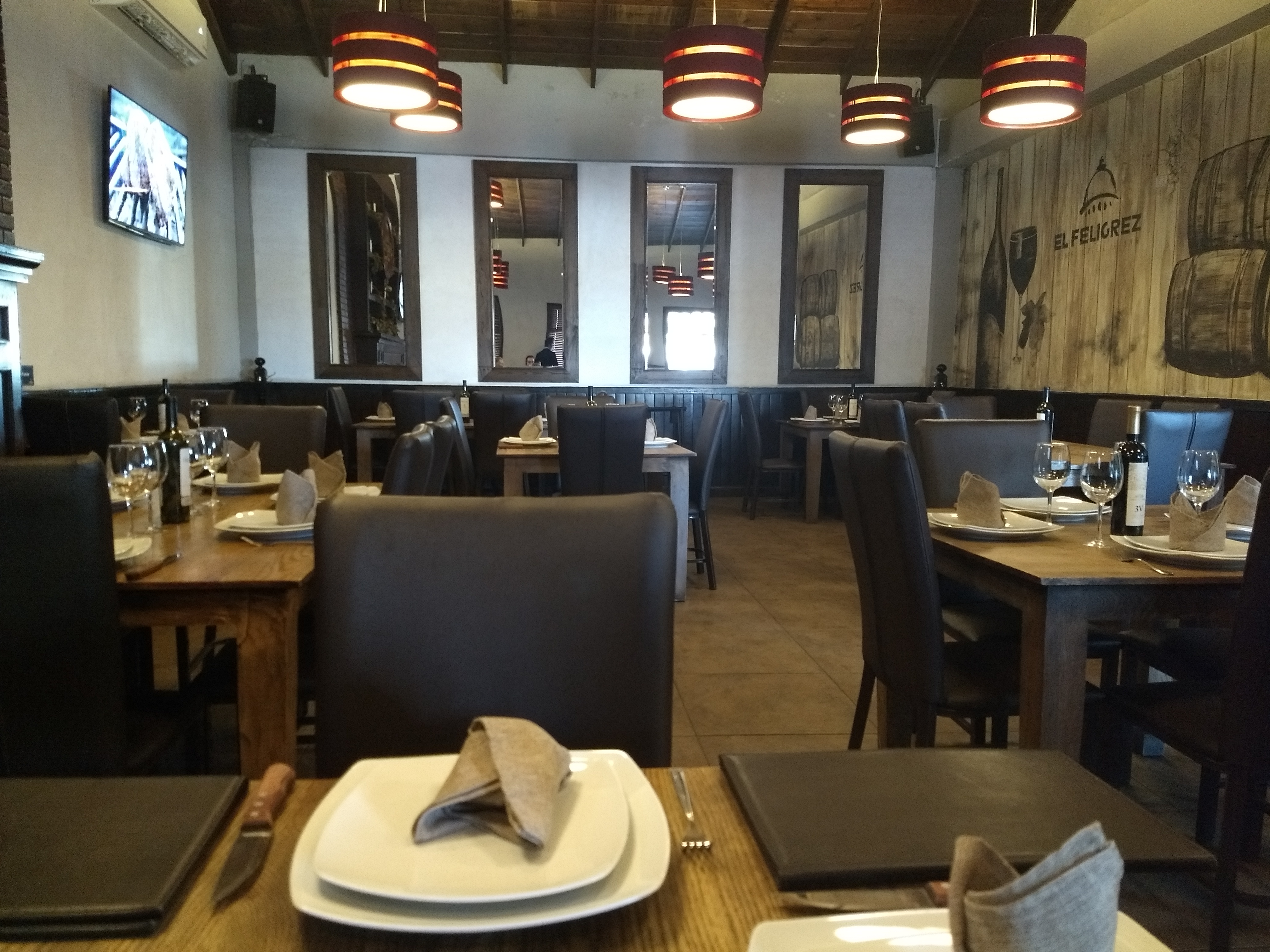 El Feligrez Steak House image 8