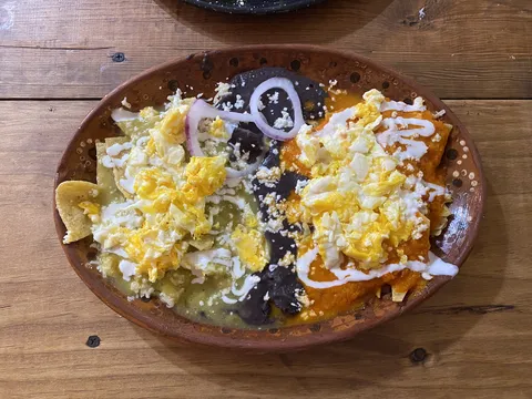 Esquina Bajan Chilaquiles image 7