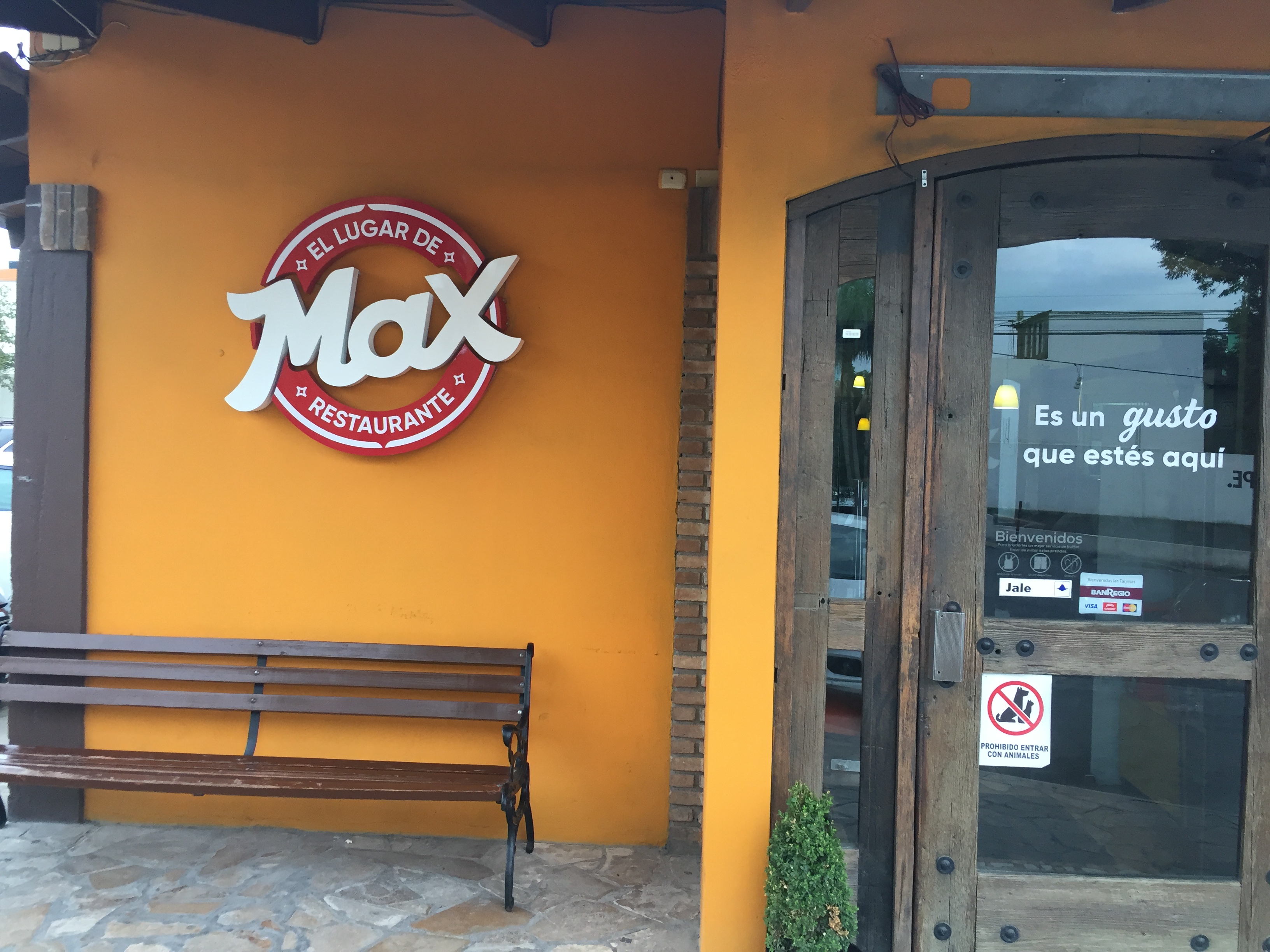 El Lugar de Max image 1