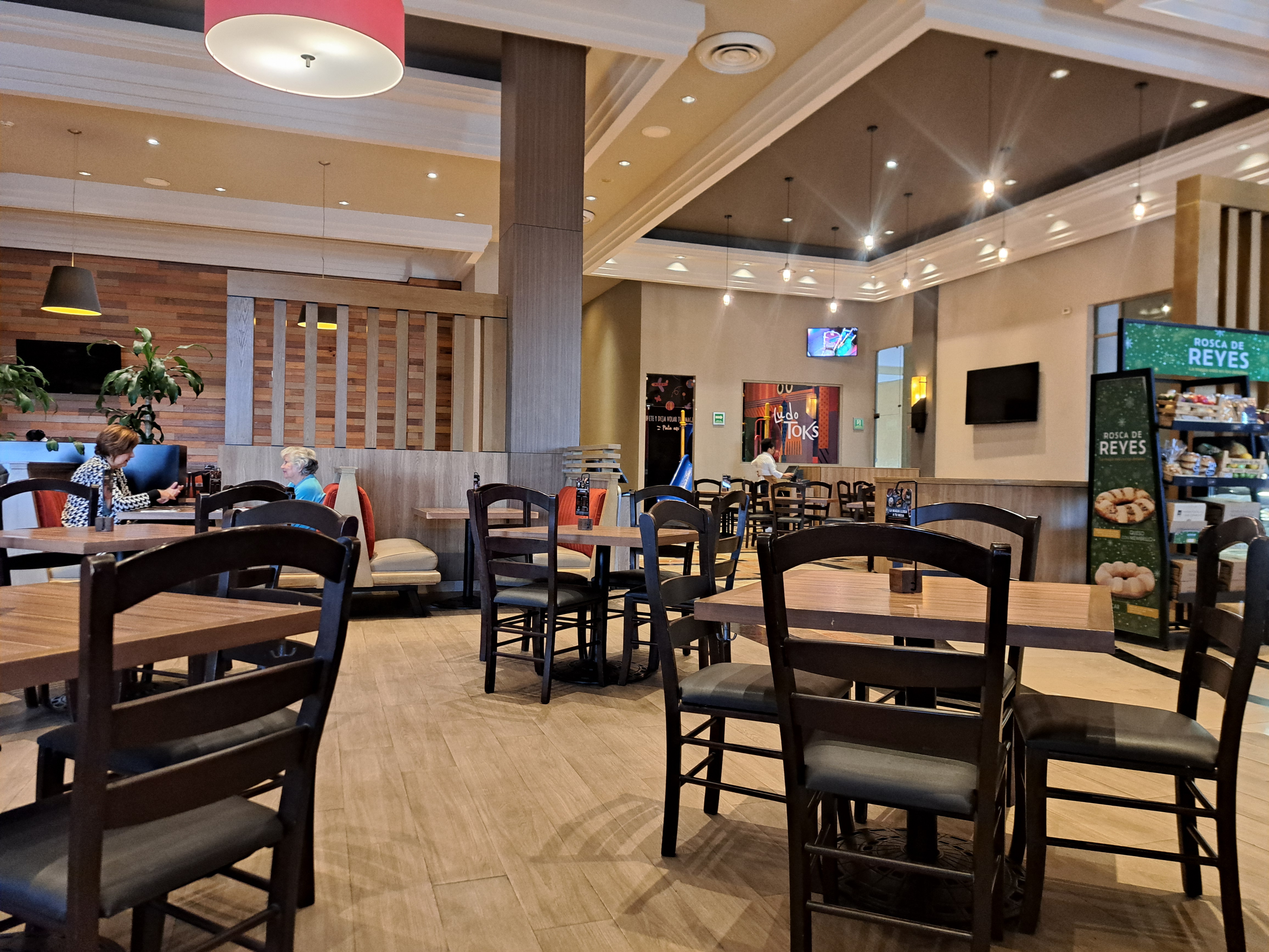 Toks La Pastora image 6